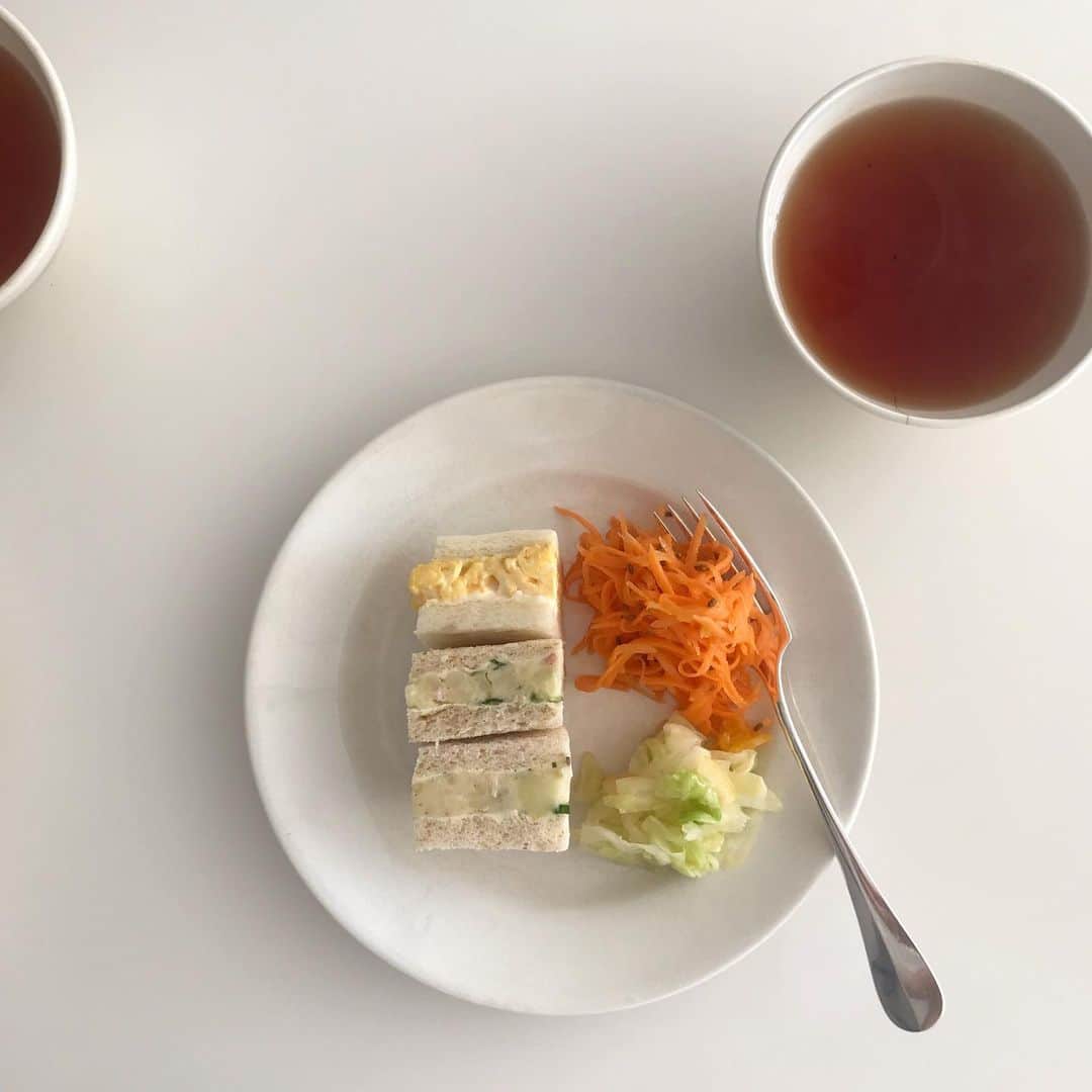 渡辺有子さんのインスタグラム写真 - (渡辺有子Instagram)「栗ちゃんのまかない、久しぶり❤︎ おいしいサンドイッチ。 ホッとする。 なによりうれしい。」9月6日 16時38分 - yukowatanabe520