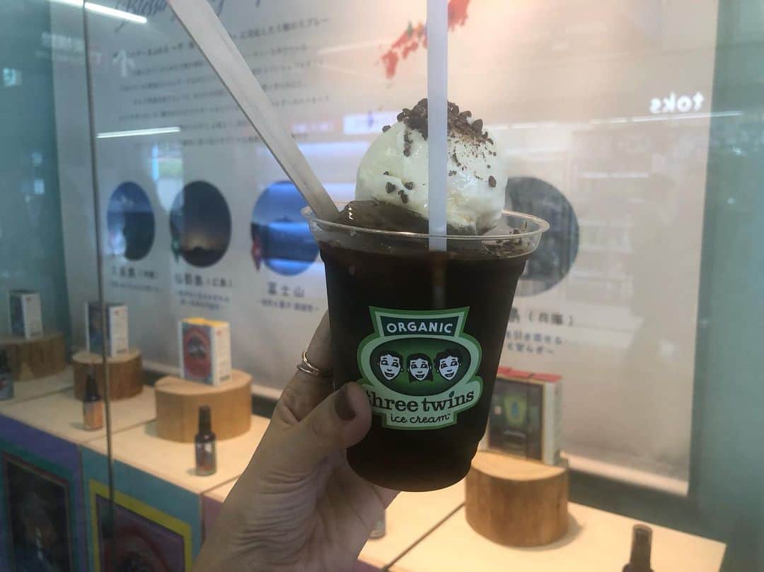 市井紗耶香さんのインスタグラム写真 - (市井紗耶香Instagram)「暑かったから 珈琲とアイスって最高ね。 . #threetwins  #icecream  #organic」9月6日 16時49分 - sayakaichii