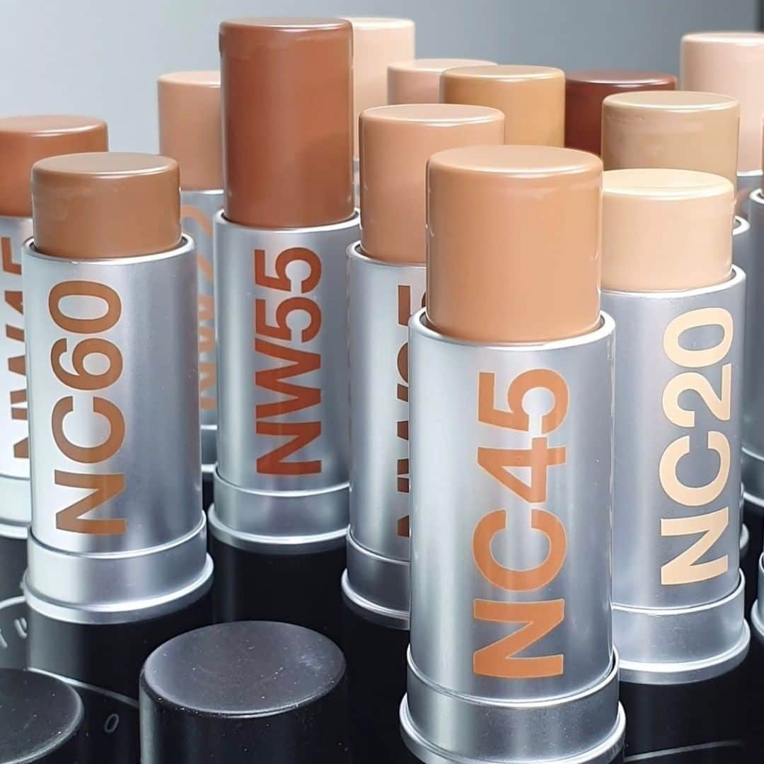 M·A·C Cosmetics Canadaさんのインスタグラム写真 - (M·A·C Cosmetics CanadaInstagram)「A true Artist’s tool, this on-the-go multitasking foundation stick is designed to perfect skin tone, contour curves and highlight features. Achieve buildable medium coverage with this ultra-blendable formula for a natural matte finish that lasts for 24 hours. Available in 33 shades for ultimate self-expression. #MACStudioFix Repost @massimo.moeller」9月6日 8時00分 - maccosmeticscanada