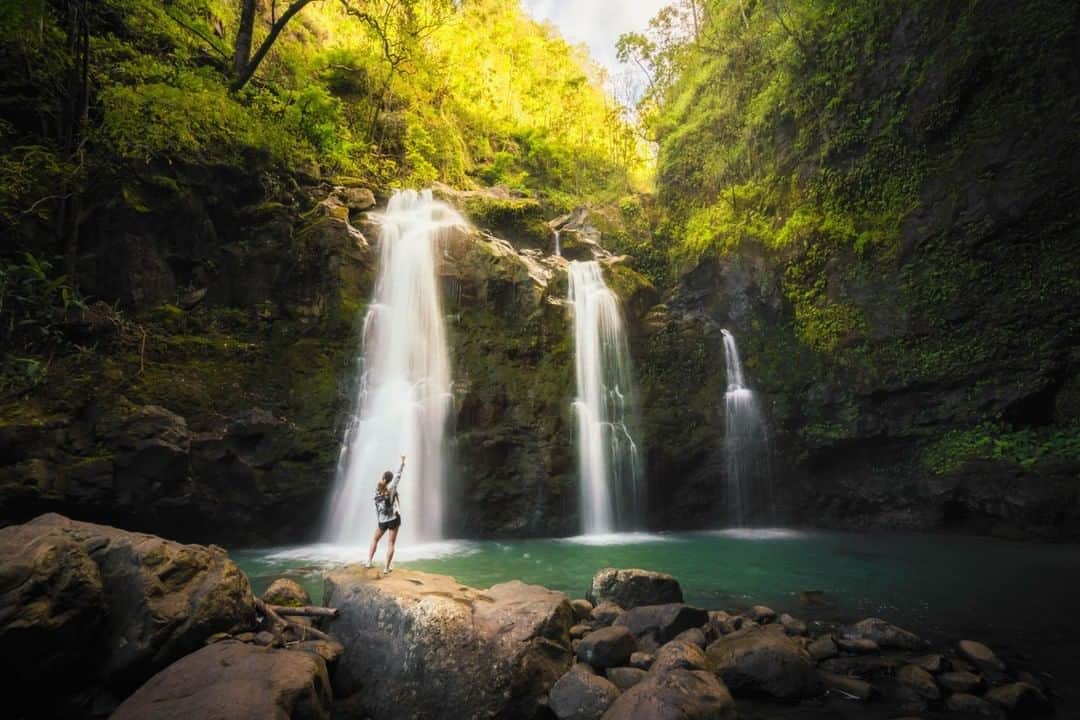 ハワイアン航空さんのインスタグラム写真 - (ハワイアン航空Instagram)「見るからに涼しくなりそうな滝・滝・滝！ マウイ島には清涼感溢れるトレッキングコースがたくさんあります。 #マウイ島 #ハワイ旅行 #マイナスイオン #Travel Tuesday」9月6日 8時00分 - hawaiianairlinesjp