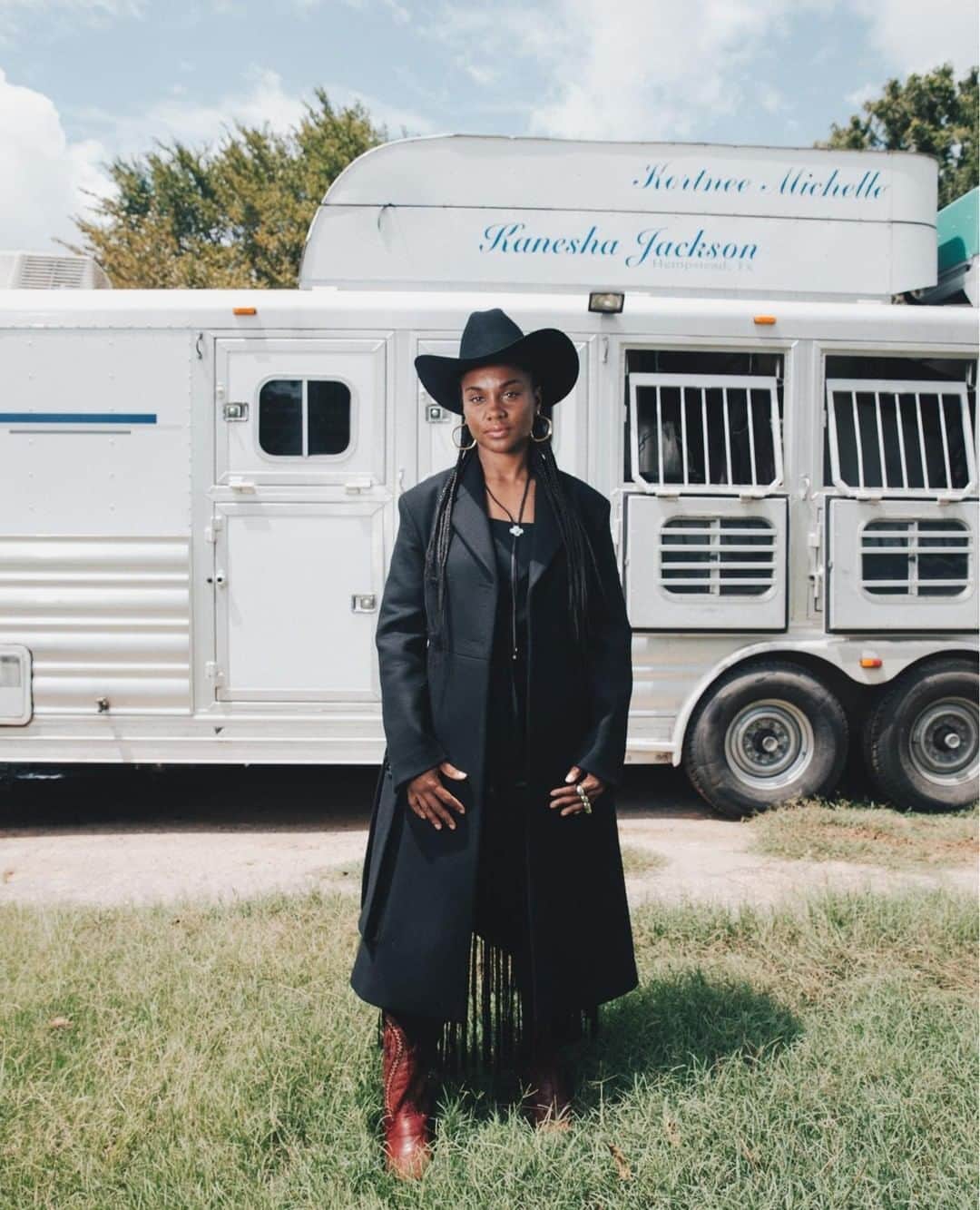 Dazed Magazineさんのインスタグラム写真 - (Dazed MagazineInstagram)「“If you can win at Texas rodeos, you can win pretty much anywhere” – #KaneshaJackson⁠ ⁠ Read about how Kanesha Jackson and her daughter Kortnee came to dominate races all over America, on the site now 📲⁠ ⁠ Photography @frenchgold⁠ Styling @yohanalebasi⁠ ⁠ Text #SheldonPearce⁠ ⁠ Taken from the autumn 2019 #DazedGoesWest issue of Dazed⁠」9月6日 8時00分 - dazed