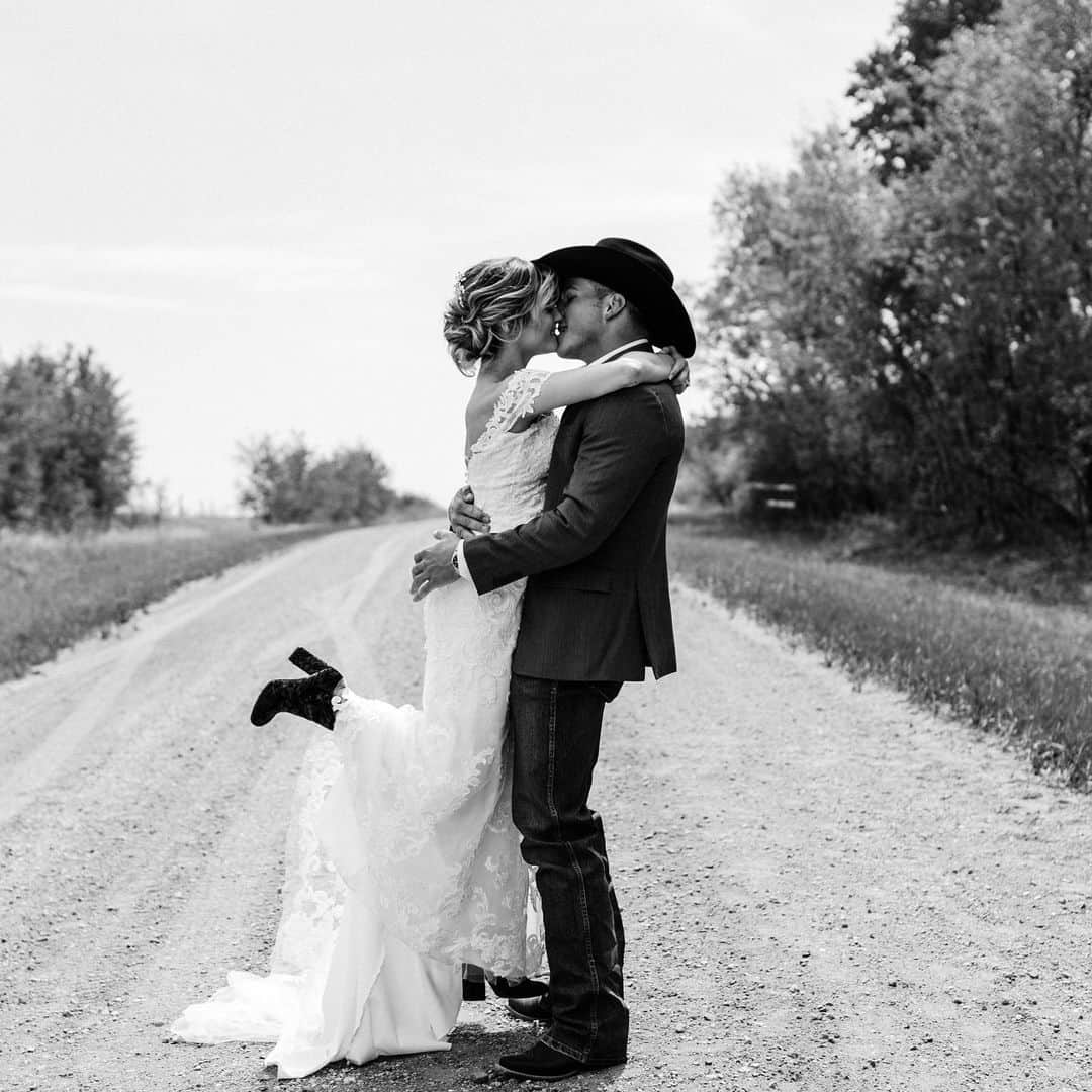 ペイジ・ローレンスのインスタグラム：「Today seems like a good day to say it again- I love you @richmondchampion ! Thanks for being you and thanks for being mine 💙」