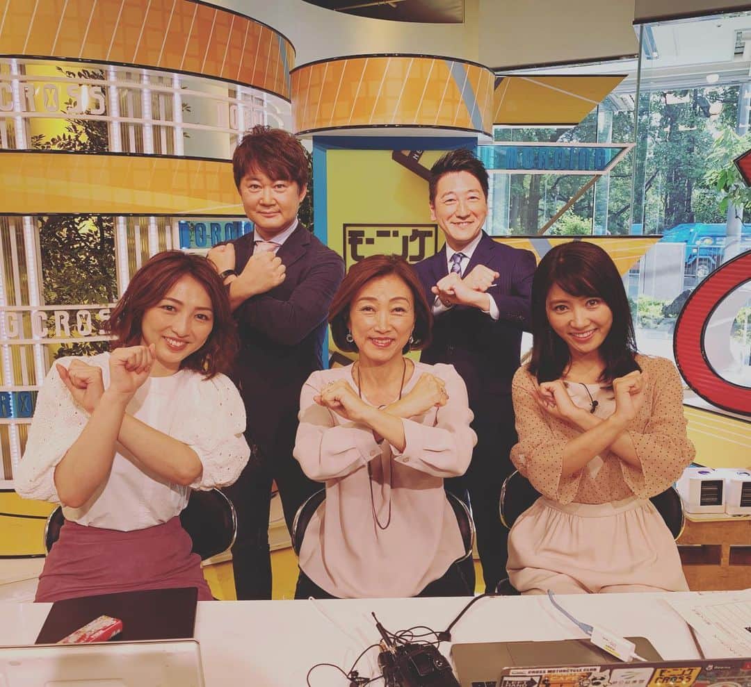 のインスタグラム：「今日はモーニングCROSSでした。 番組終了後にはちゃんと反省会も。🤣 オピニオンクロスではパラ応援大使として、心のバリアフリーについてコメントしました。 Morning news show, Morning CROSS, at MX TV. At the commentator’s presentation time, I talked about Paralympics and intangible legacy after 2020.  #モーニングCROSS #パラリンピック #パラ応援大使」