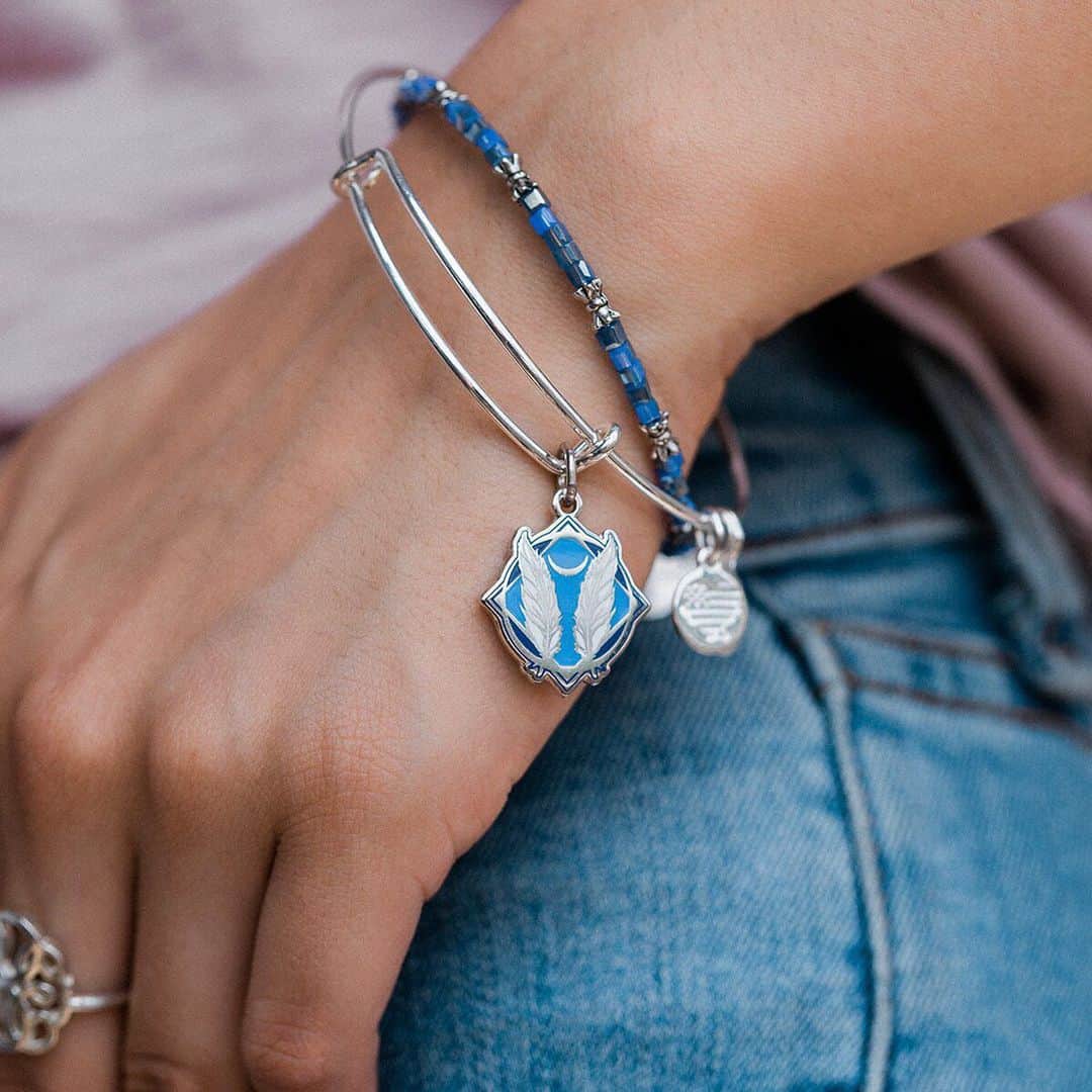 のインスタグラム：「Wear the Godspeed Set of 2 for protection and good fortune on your life's journey. 🙏 // shop link in bio」