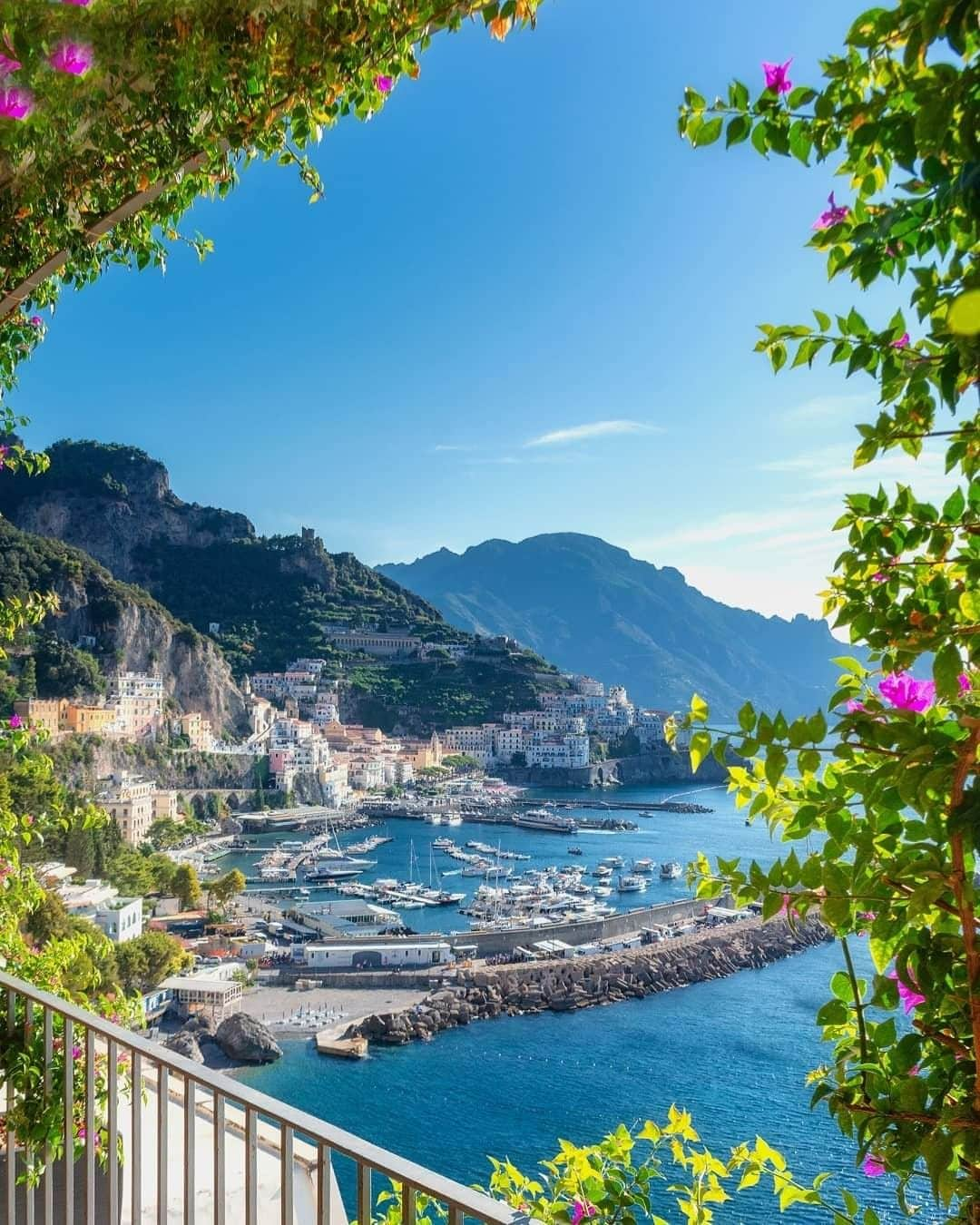 Travel + Leisureさんのインスタグラム写真 - (Travel + LeisureInstagram)「The classic, family-run properties of Tuscany, Puglia, and the Amalfi Coast can hold their own against the finest in the world. Get our list of the best resort hotels in Italy at our link in bio! #tlpicks courtesy of @gennaro_rispoli」9月6日 8時45分 - travelandleisure