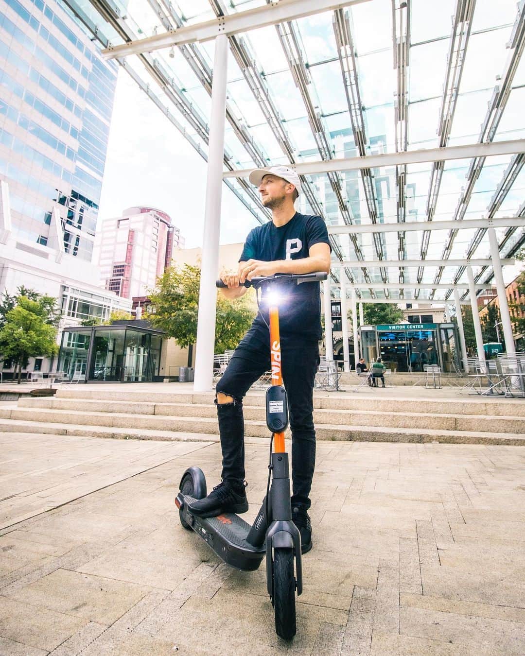 Portlandさんのインスタグラム写真 - (PortlandInstagram)「Portland! We’ve teamed up with @ridespin for our biggest giveaway yet! Scooters are an awesome way to explore the city and we’ve got you covered with $1,000 worth of gift cards to do just that!  The winner will get $200 in @ridespin credits, $200 for @trailblazers tickets, $150 to wear your @portlandgear, $200 for dinner at @hanoakpdx, $75 for @nongskhaomangai, $75 for @kurepdx and $50 both at @goodcoffeepdx and @teabar.  1. Follow both @ridespin, @portland 2. Comment 2 friends below who you’d go on all these adventures with. Winner announced on our story next week. Must be 18+, no purchase necessary, not affiliated with Instagram.  #portland #pdx #portlandnw #ad #ridespin #giveaway」9月6日 8時51分 - portland