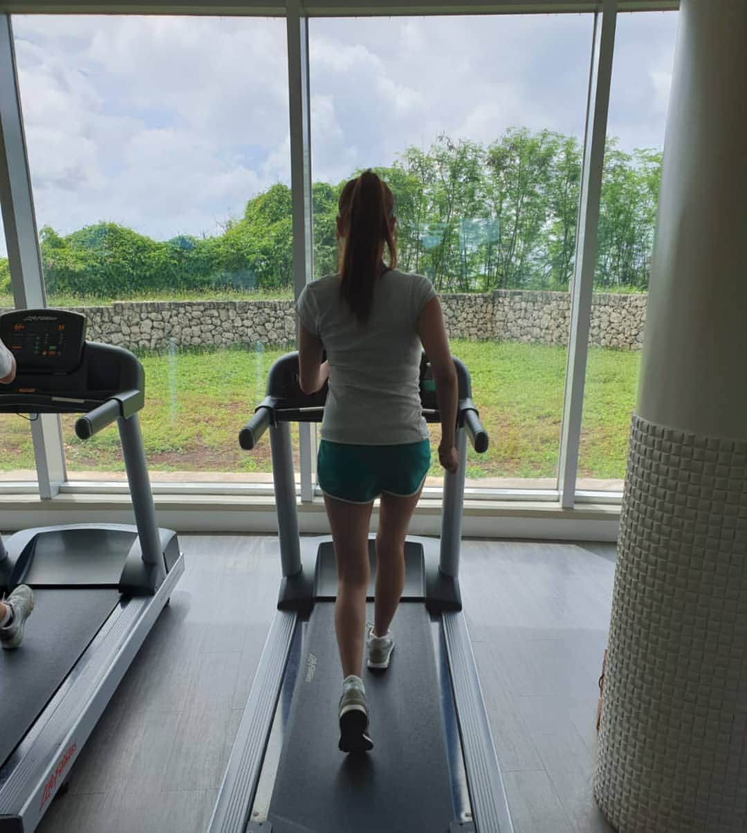 ハン・チェヨンさんのインスタグラム写真 - (ハン・チェヨンInstagram)「#morningworkout #오랜만에 #쓰러지기직전 🥵🥵」9月6日 9時03分 - han_chae_young_