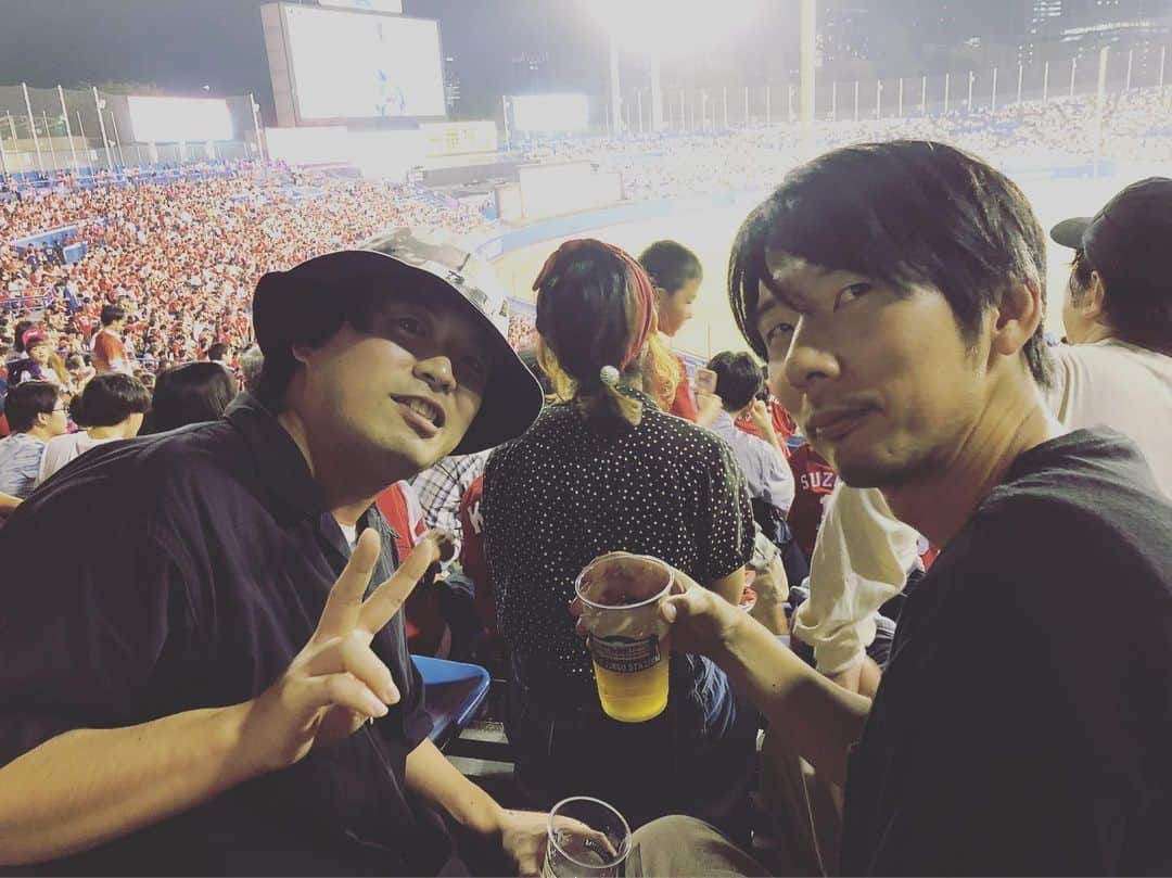 井澤惇のインスタグラム：「カープ戦。勝った勝ったー！我々の周りだけ、黒かったですが、カープ応援してました！」