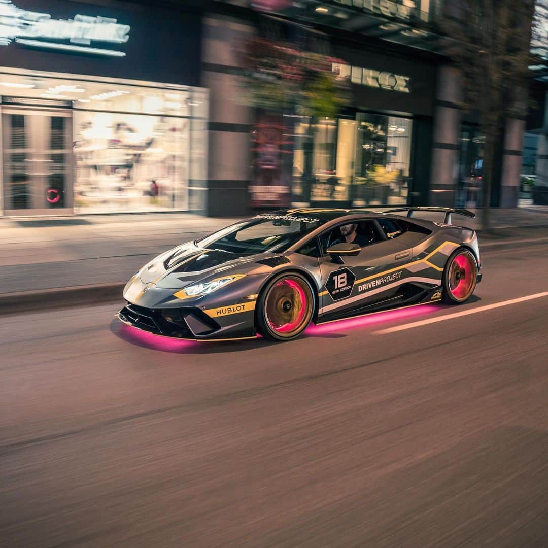CarsWithoutLimitsさんのインスタグラム写真 - (CarsWithoutLimitsInstagram)「@kevin.gordon's Super Performante lighting up the night」9月6日 9時08分 - carswithoutlimits
