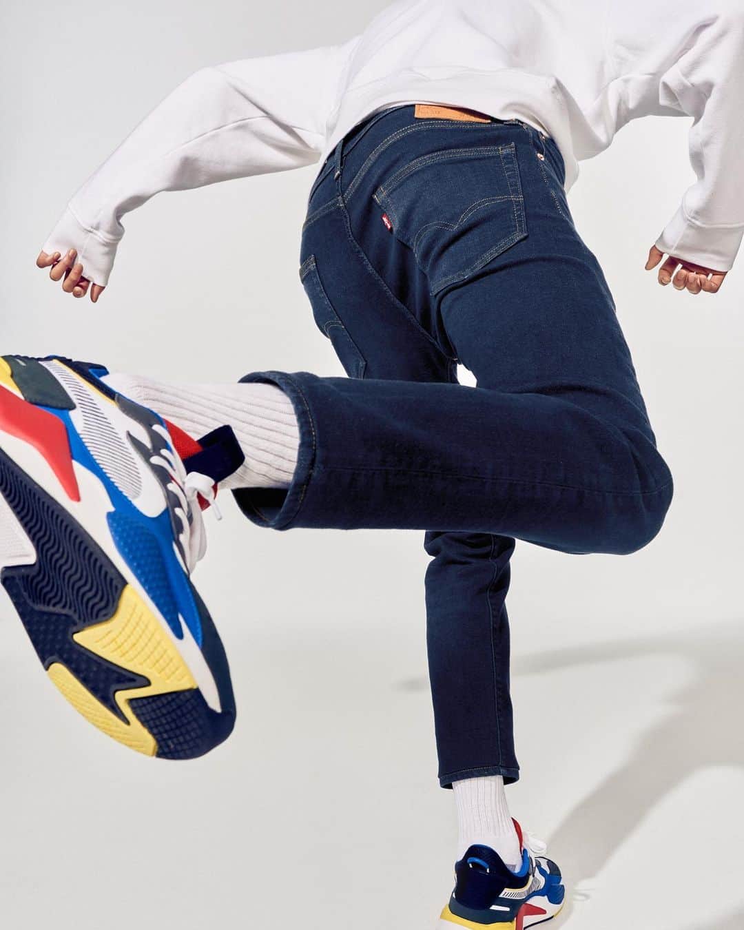Levi’sさんのインスタグラム写真 - (Levi’sInstagram)「The Levi’s® jeans you love, now with a whole lotta flex. . +Advanced Stretch. Formulated with our most flexible fabrics yet. Available in-store and online. Link in bio.」9月6日 9時09分 - levis