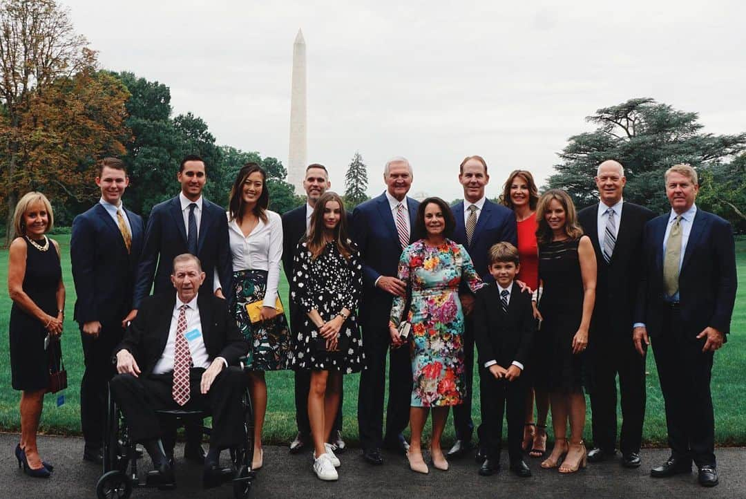 ミシェル・ウィーさんのインスタグラム写真 - (ミシェル・ウィーInstagram)「What a day...such an honor to see my father in law receive the Presidential Medal of Freedom today. Congrats Jerry and @buawest and thank you for including us in the festivities today ♥️♥️♥️」9月6日 9時28分 - michellewiewest