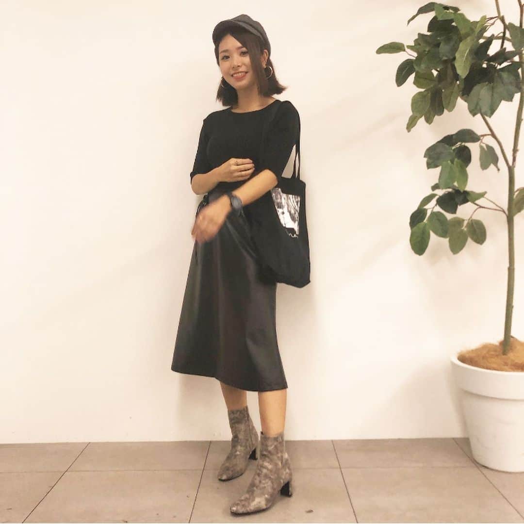 片桐優妃さんのインスタグラム写真 - (片桐優妃Instagram)「いつもお世話になっている玉屋さんの#試着会 へ👗 . 私の数少ない通勤・営業服は玉屋さんのものが多いです🙋‍♂️ . #2019FW のアイテムもとってもかわいくて、見てるだけでも楽しかった😍いくつかオーダーしたから着るのが楽しみだなぁほんと秋服早く着たいからもう涼しくなってほしい🧡 . #mewsrefinedclothes #ミューズ試着会レポ19fw #ミューズootd #モノトーンコーデ」9月6日 9時51分 - yuki710