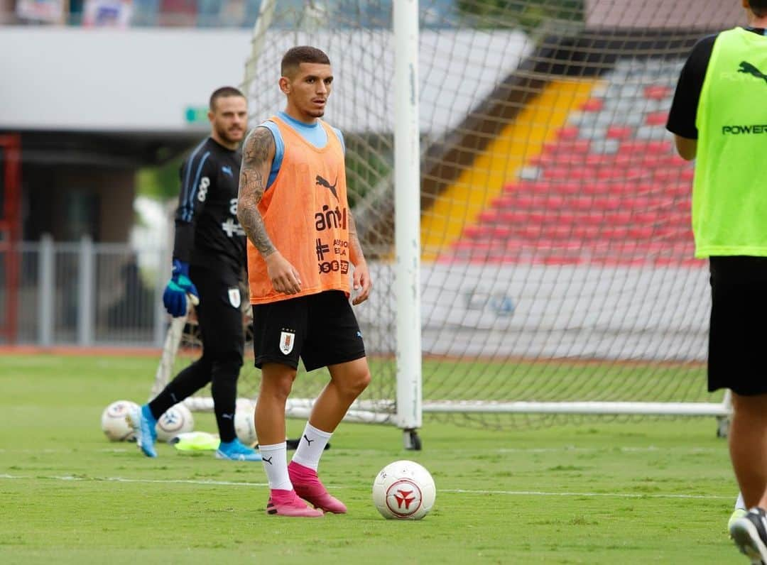 ルーカス・トレイラさんのインスタグラム写真 - (ルーカス・トレイラInstagram)「Último entrenamiento antes del partido vs Costa Rica 🇨🇷. #VamosUruguay🇺🇾 #LaCeleste #ElEquipoQueNosUne❤️ #LT14」9月6日 9時46分 - ltorreira34