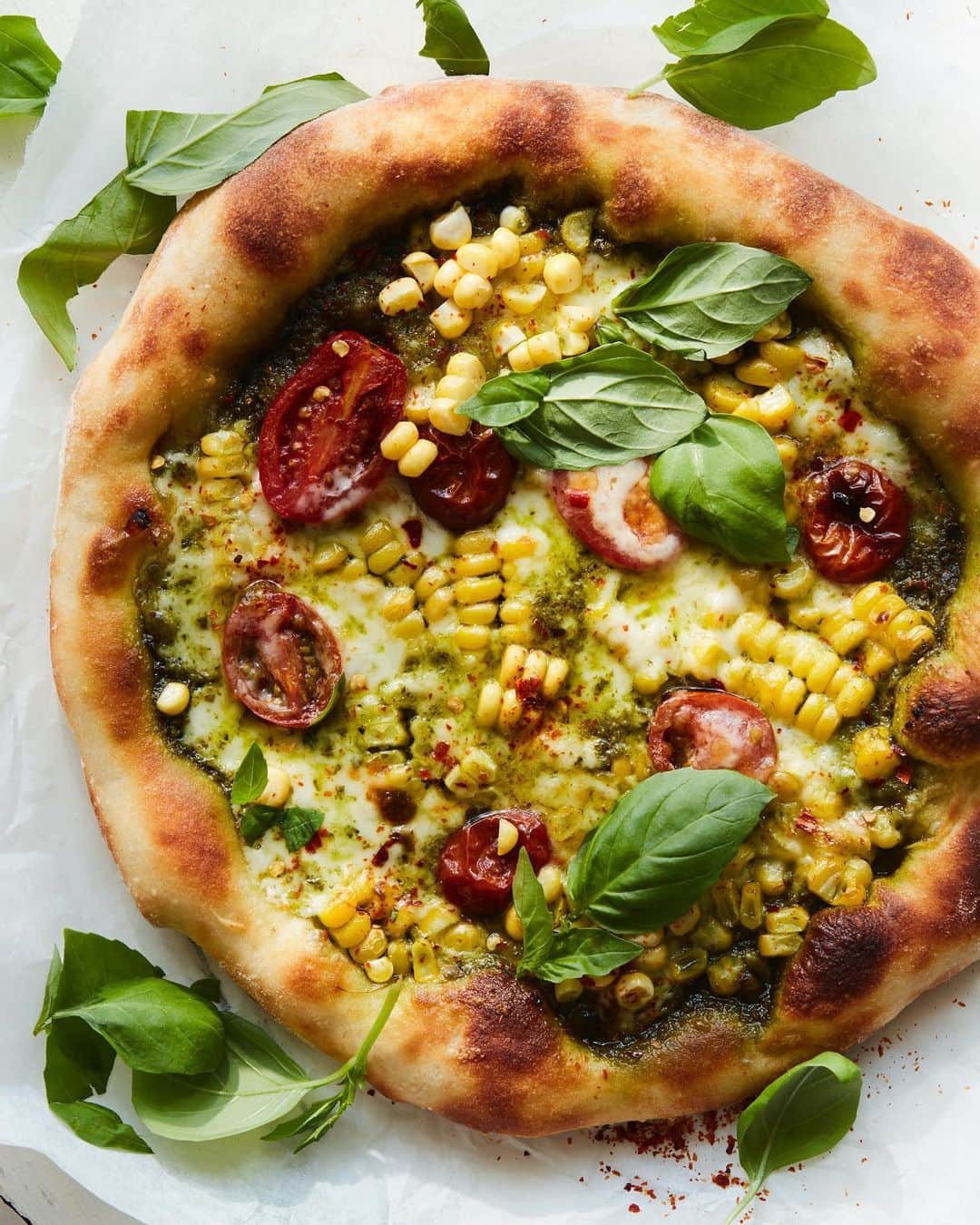 Gaby Dalkinさんのインスタグラム写真 - (Gaby DalkinInstagram)「Late summer pizza is all about that corn + basil vinaigrette combo!!! Recipe link in my profile」9月6日 10時08分 - whatsgabycookin