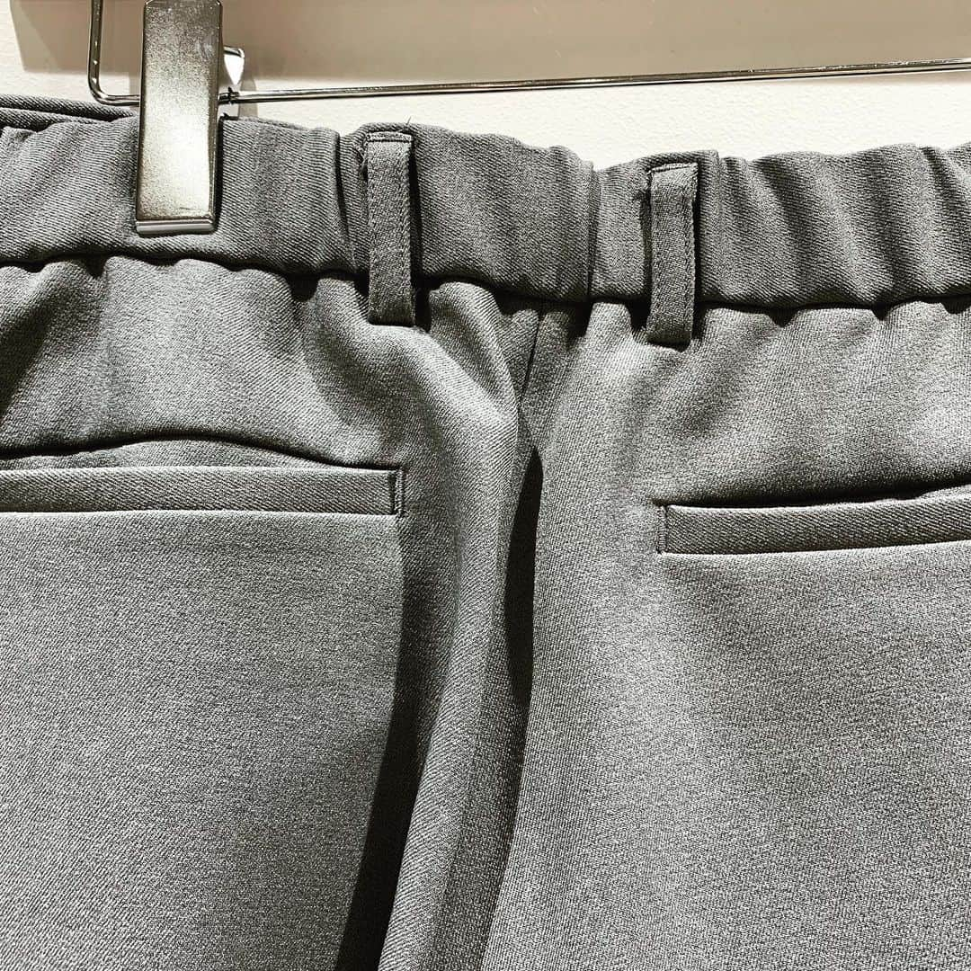 I_am_soccerjunkyさんのインスタグラム写真 - (I_am_soccerjunkyInstagram)「Made in Japan. Selena g Ashley pants.  こちらもストレッチが効いた履き心地の良い素材なので、ビックマック２個食べても大丈夫、、そうです。 #pants #cat #selena #selenagashley #claudiopandiani #猫 #猫まっしぐら #腰元伸縮性 #日本製」9月6日 10時07分 - soccerjunky_official