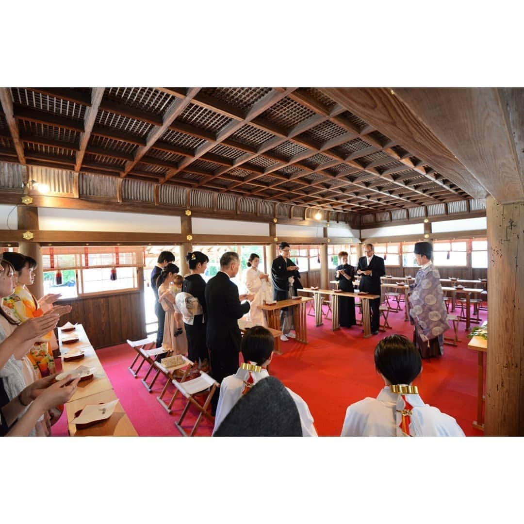 和婚スタイルさんのインスタグラム写真 - (和婚スタイルInstagram)「#上賀茂神社  歴史の重みと日本の伝統美を感じられる、京都最古の神社で挙げる結婚式です。  @wakonstyle  #和婚スタイル  #神社婚 #和婚 #和装 #色打掛  #白無垢 #ウェディングフォト #ブライダルフォト #ロケーションフォト #前撮り #和装ヘアスタイル #神前式 #関西花嫁 #関東花嫁 #九州花嫁 #神前式挙式 #結婚式 #ウェディング #2019春婚 #2019夏婚 #2019秋婚 #2019冬婚 #日本中のプレ花嫁さんと繋がりたい #weddingphotography #洋髪」9月6日 10時17分 - wakonstyle
