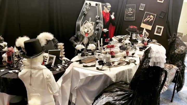 のインスタグラム：「✿ヒルトン東京ベイ✿﻿ ﻿ ハロウィーンデザートビュッフェ﻿ 「Trick or Tea time(トリック・オア・ティータイム)」﻿ 2019年9月7日から10月31日まで﻿ ﻿ ゴースト達が繰り広げる、美しきティーパーティーがテーマ！﻿ フォトスポットには、ヴァンパイアや狼男が🦇﻿ ﻿ いちごをふんだんに使用したスイーツも🍓﻿ ﻿ 詳しい体験レポは⬇︎﻿ https://harapeco.news/hiltontokyobay6/﻿ ﻿ 𓃚𓂃𓂃﻿ #🍰 #halloween ﻿ #ヒルトン東京ベイ #舞浜﻿ #ハロウィン #ハロウィンビュッフェ﻿ #デザートビュッフェ  #strawberry ﻿ #ハロウィーンデザートビュッフェ﻿ #スイーツブッフェ #デザートブッフェ ﻿ #食べ放題 #ビュッフェ #トリックオアティータイム﻿ #ケーキ # #カフェ巡り #👻﻿ #スイーツ #デザート #フォトスポット﻿ #cake #🎃 #ヴァンパイア  #苺﻿ #ハロウィーン #いちご #イチゴ探偵﻿ #飯テロ #いちごテロ #🍓」