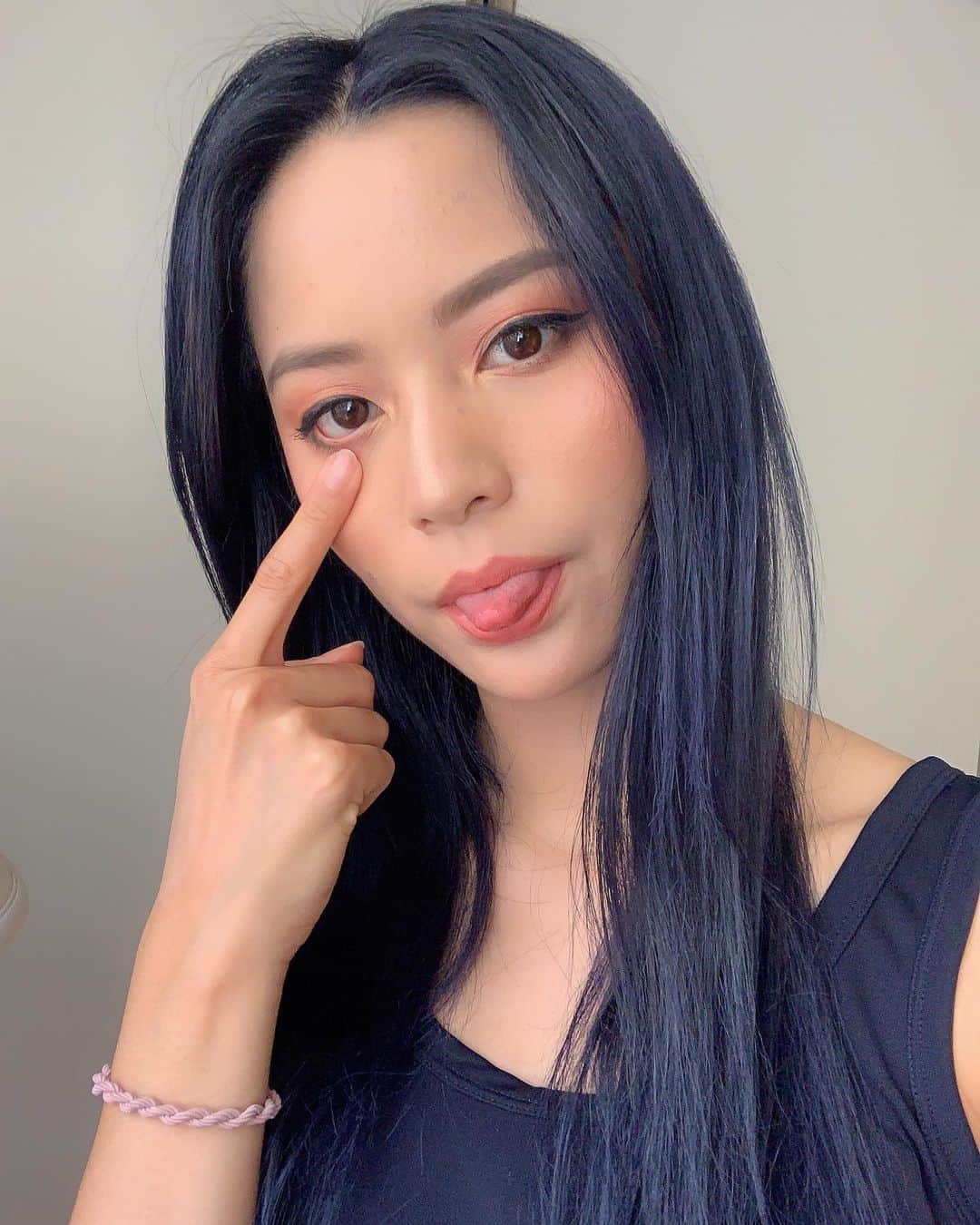Yukiさんのインスタグラム写真 - (YukiInstagram)「Retouched my hair for New York Fashion Week. 😱 I can’t believe I’m leaving tomorrow! I plan on vlogging so what would you like to see? (Ex. GRWM, the shows/events, what I eat, whatever you want) 🤷🏻‍♀️ #selfies #nyfw Special thanks to @henrysyy @fanola for working their magic 💥」9月6日 10時25分 - yukibomb