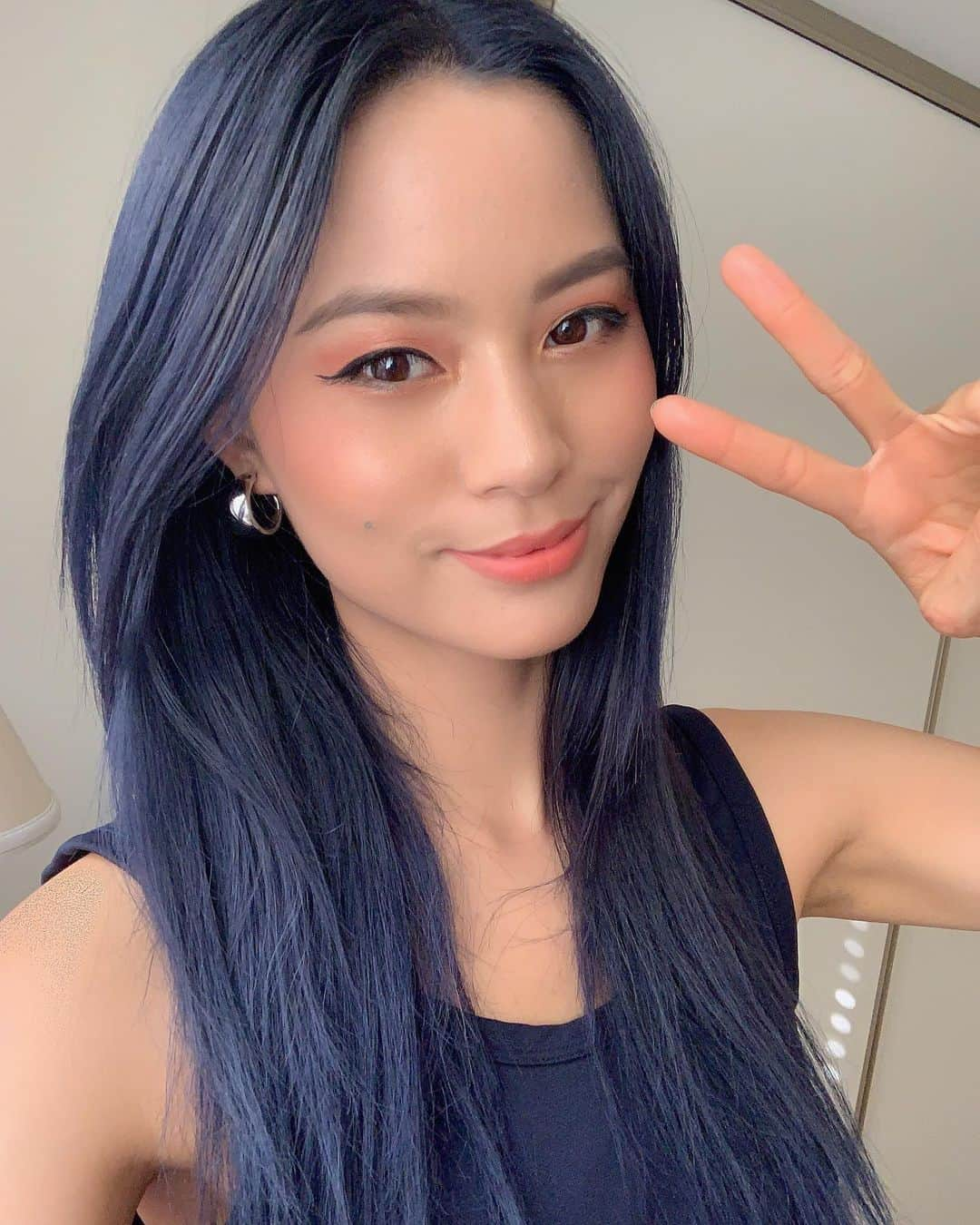 Yukiさんのインスタグラム写真 - (YukiInstagram)「Retouched my hair for New York Fashion Week. 😱 I can’t believe I’m leaving tomorrow! I plan on vlogging so what would you like to see? (Ex. GRWM, the shows/events, what I eat, whatever you want) 🤷🏻‍♀️ #selfies #nyfw Special thanks to @henrysyy @fanola for working their magic 💥」9月6日 10時25分 - yukibomb