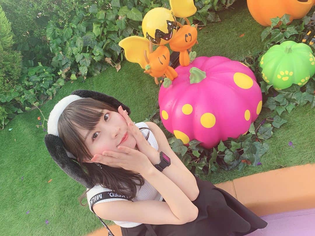 八木沙季のインスタグラム：「🎃🎃 . ひと足早いハロウィン🥳 カラフルで可愛かったよ！！ 今年はどんなコスプレしようかな☺️ . #ハロウィン  #ユニバ」