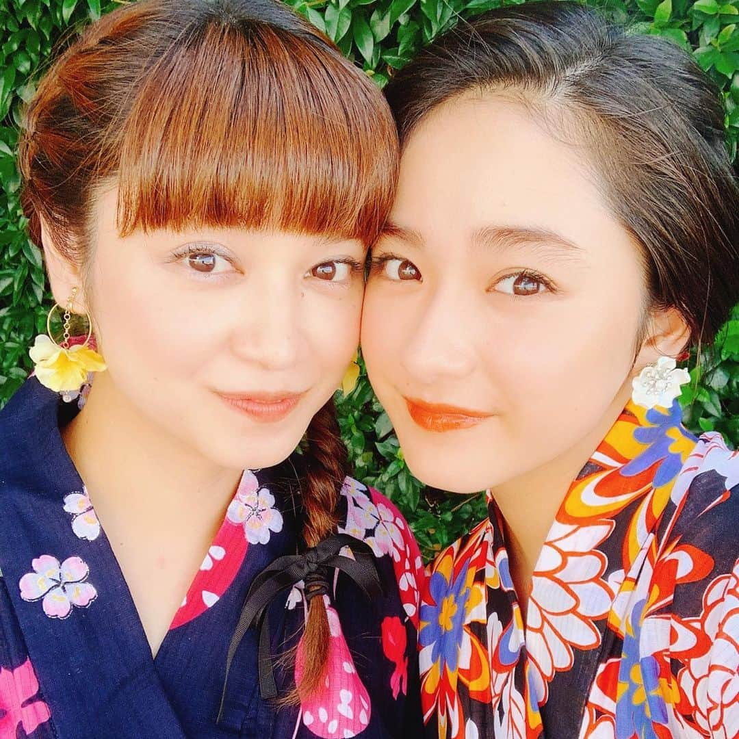 平愛梨さんのインスタグラム写真 - (平愛梨Instagram)「トルコで浴衣を着るなんて思わなかった🤣 妹は普段着を一切持って来ず「愛ちゃんと一緒に着たくてー」と浴衣は持参していた😅  着ちゃったよね🙈 @yunataira_official  #平愛梨#平祐奈#平姉妹#浴衣#着付け#妹#着せてくれて#ありがとう#なんでもできるね#すごいよ#姉は#感動した#持ってきて#持って帰った#🤣#夏を#感じたよ」9月6日 10時32分 - harikiri_tairi