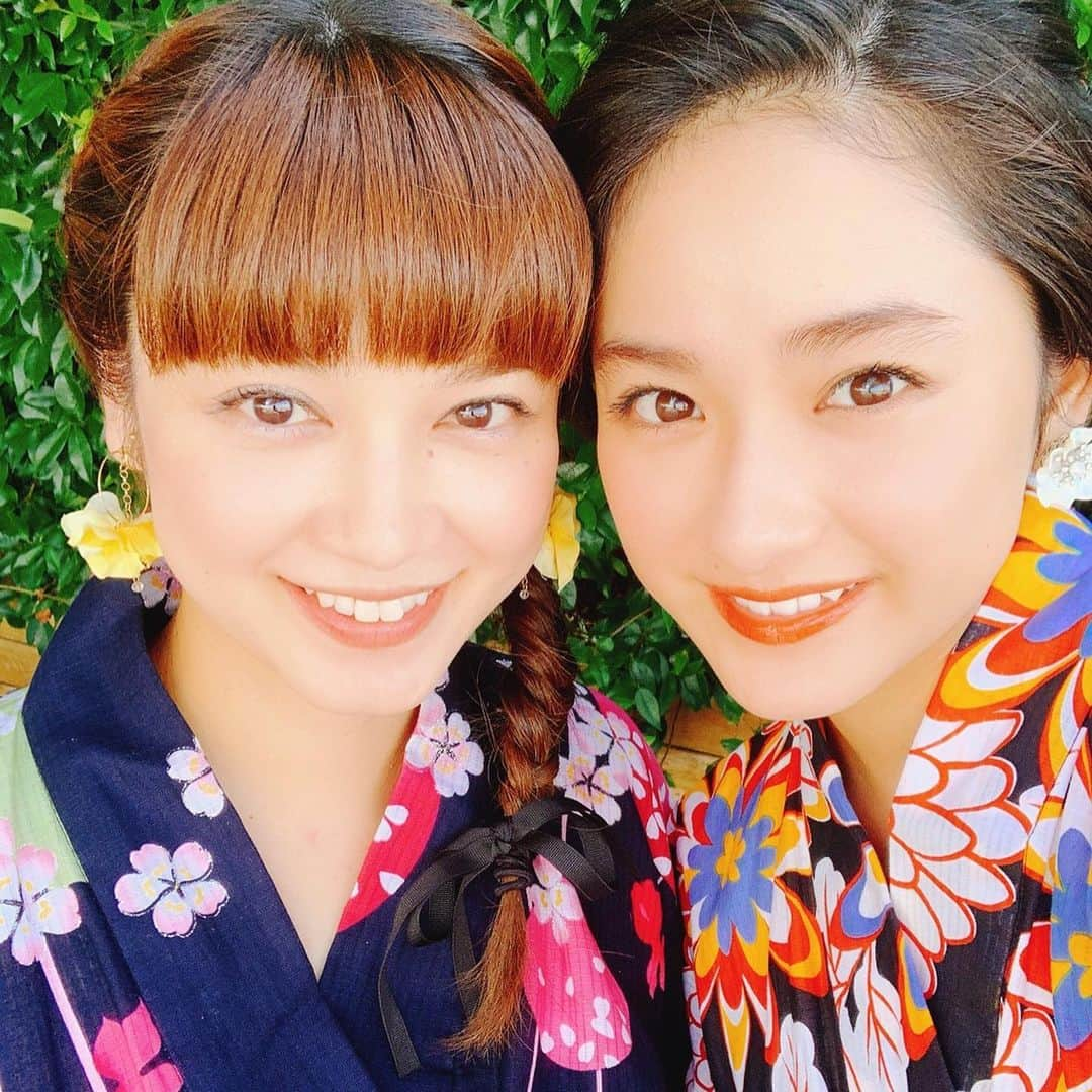 平愛梨さんのインスタグラム写真 - (平愛梨Instagram)「トルコで浴衣を着るなんて思わなかった🤣 妹は普段着を一切持って来ず「愛ちゃんと一緒に着たくてー」と浴衣は持参していた😅  着ちゃったよね🙈 @yunataira_official  #平愛梨#平祐奈#平姉妹#浴衣#着付け#妹#着せてくれて#ありがとう#なんでもできるね#すごいよ#姉は#感動した#持ってきて#持って帰った#🤣#夏を#感じたよ」9月6日 10時32分 - harikiri_tairi