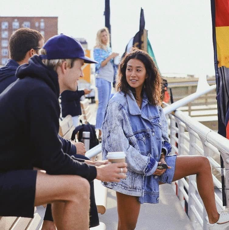 ケリア・モニーツさんのインスタグラム写真 - (ケリア・モニーツInstagram)「Sideline note taking from two of the best to do this thing called long boarding. @jquinny @harrisonsan So inspired by these guys and excited to watch them (and everyone else) do their thing this weekend at the #LongboardClassicNewYork @wsl TUNE IN OR COME DOWN!!!! ✌🏽🦖🐉🧸📣📣📣 pc: @danatermini」9月6日 10時38分 - keliamoniz