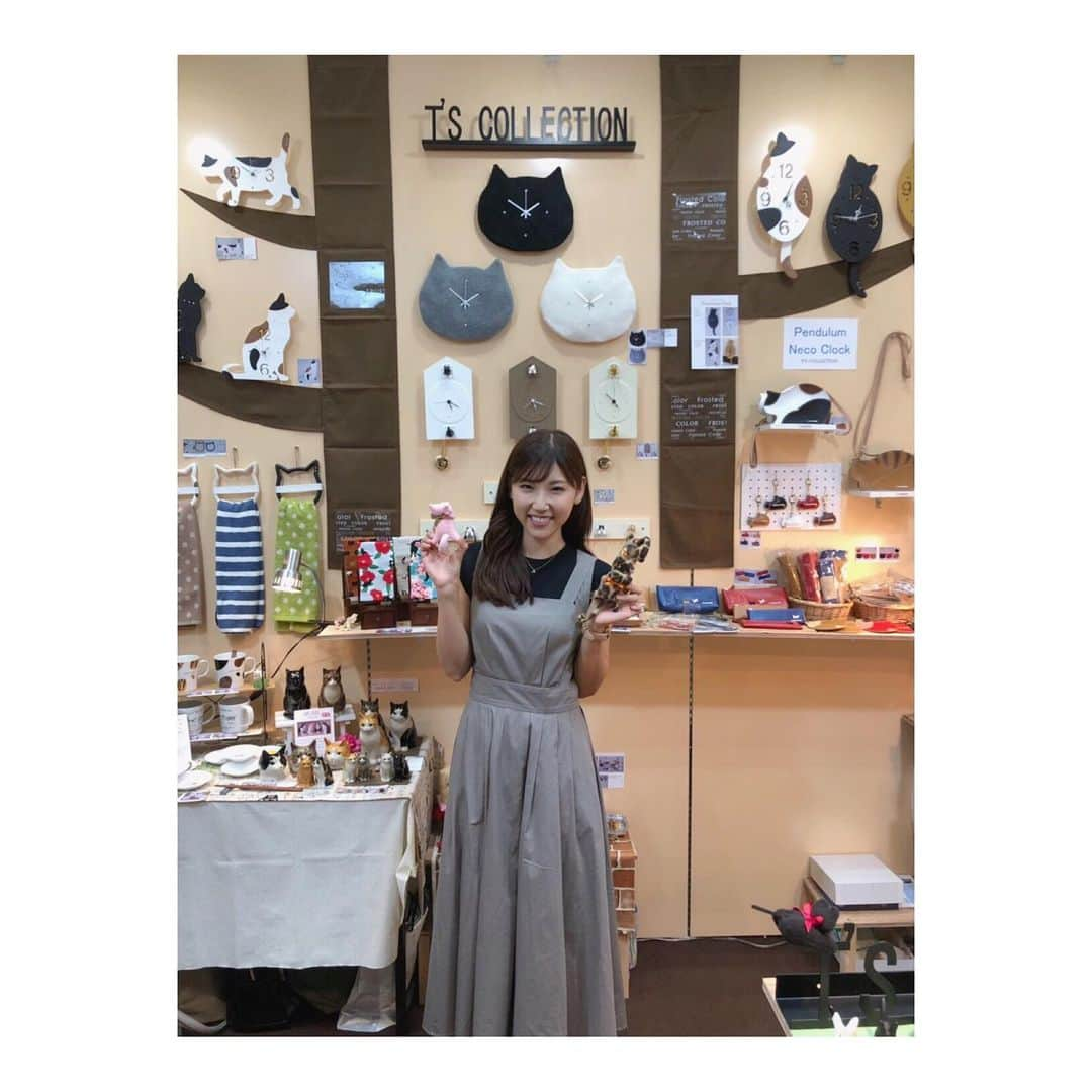 森脇亜紗紀さんのインスタグラム写真 - (森脇亜紗紀Instagram)「おはようございます❤︎ 昨日は、ニッポンスリッパさんが ブースを出展されている、 東京インターナショナルギフトショーへ 行ってきました💕 カラーバリエーション豊富で可愛い 新商品を沢山拝見させて頂きました〜❤︎ 有難い事に、今回もブースには とっても大きなパネルがたくさん😳💓 いつもありがとうございます☺️ ・ ギフトショー内を少し見させて頂き、 T'S COLLECTIONさんのブースにも お邪魔しました☺️💕 ネコばさみ🐈めちゃくちゃ可愛い〜！🤤 私は悩みに悩んで茶色の猫ちゃんを❤️ 早速お部屋のカーテンにつけました🐈❤︎ ・ ギフトショーは本日までの開催なので ぜひ皆さん行ってみてくださいね😊❤︎ #東京インターナショナルギフトショー #東京ビッグサイト#ニッポンスリッパ株式会社 #イメージモデル #T'SCOLLECTION#ネコばさみ」9月6日 10時46分 - asaki516