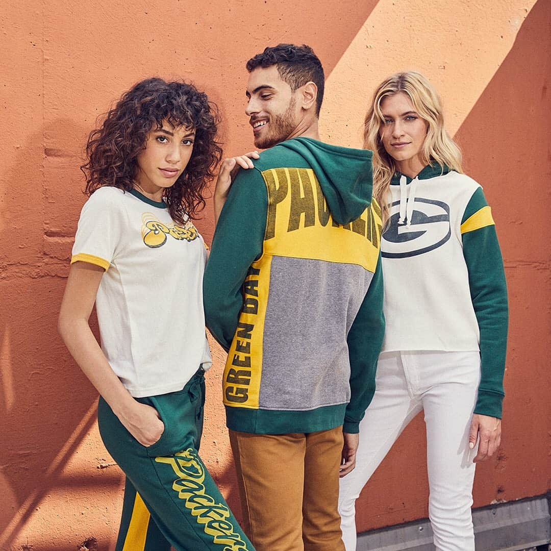 ジャンクフードさんのインスタグラム写真 - (ジャンクフードInstagram)「Football season is back in action! Packers vs. Bears - Who will take home the first win of the season?  New Junk Food NFL team gear dropping next week! 🏈 / #junkfoodclothing #JFxNFL」9月6日 11時00分 - junkfoodclothingco