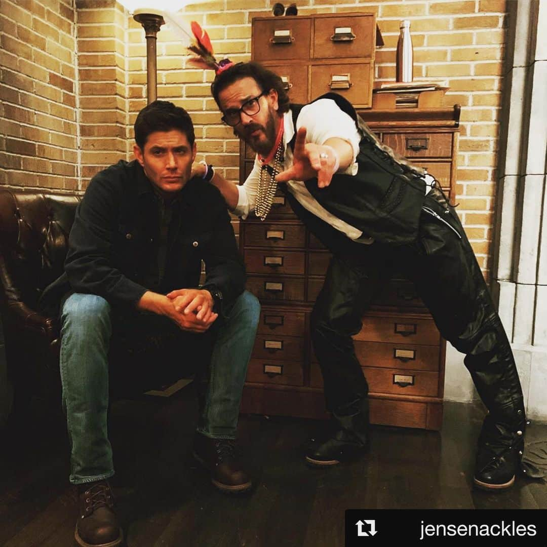 リチャード・スペイト Jrさんのインスタグラム写真 - (リチャード・スペイト JrInstagram)「#Repost @jensenackles with @get_repost ・・・ When your director has a birthday and you force him to dress up like an idiot...makes the serious work slightly more challenging.  But whatever...totally worth it.  Well done @dicksp8jr and #happybirthday  p.s. I’m gonna need those chaps back.」9月6日 11時07分 - dicksp8jr