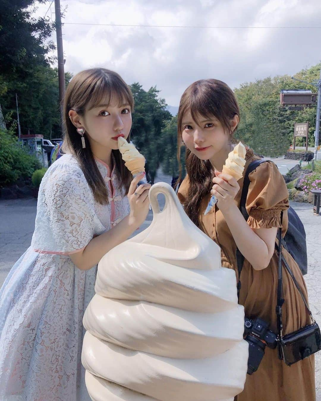 益若つばささんのインスタグラム写真 - (益若つばさInstagram)「コーンソフトクリーム🍦🍦🌽﻿ 完全に疑っていました。すみませんでした。﻿ 置いてあったお塩かけたら冷製コーンスープだった。美味しかった😋いい夏のドライブでした🚘🌽🌽🌽 #softcream #corn #japan #trip  #drive」9月6日 11時27分 - tsubasamasuwaka1013