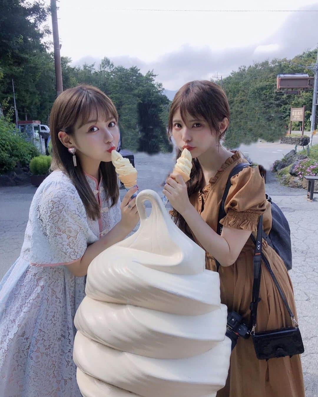 益若つばささんのインスタグラム写真 - (益若つばさInstagram)「コーンソフトクリーム🍦🍦🌽﻿ 完全に疑っていました。すみませんでした。﻿ 置いてあったお塩かけたら冷製コーンスープだった。美味しかった😋いい夏のドライブでした🚘🌽🌽🌽 #softcream #corn #japan #trip  #drive」9月6日 11時27分 - tsubasamasuwaka1013