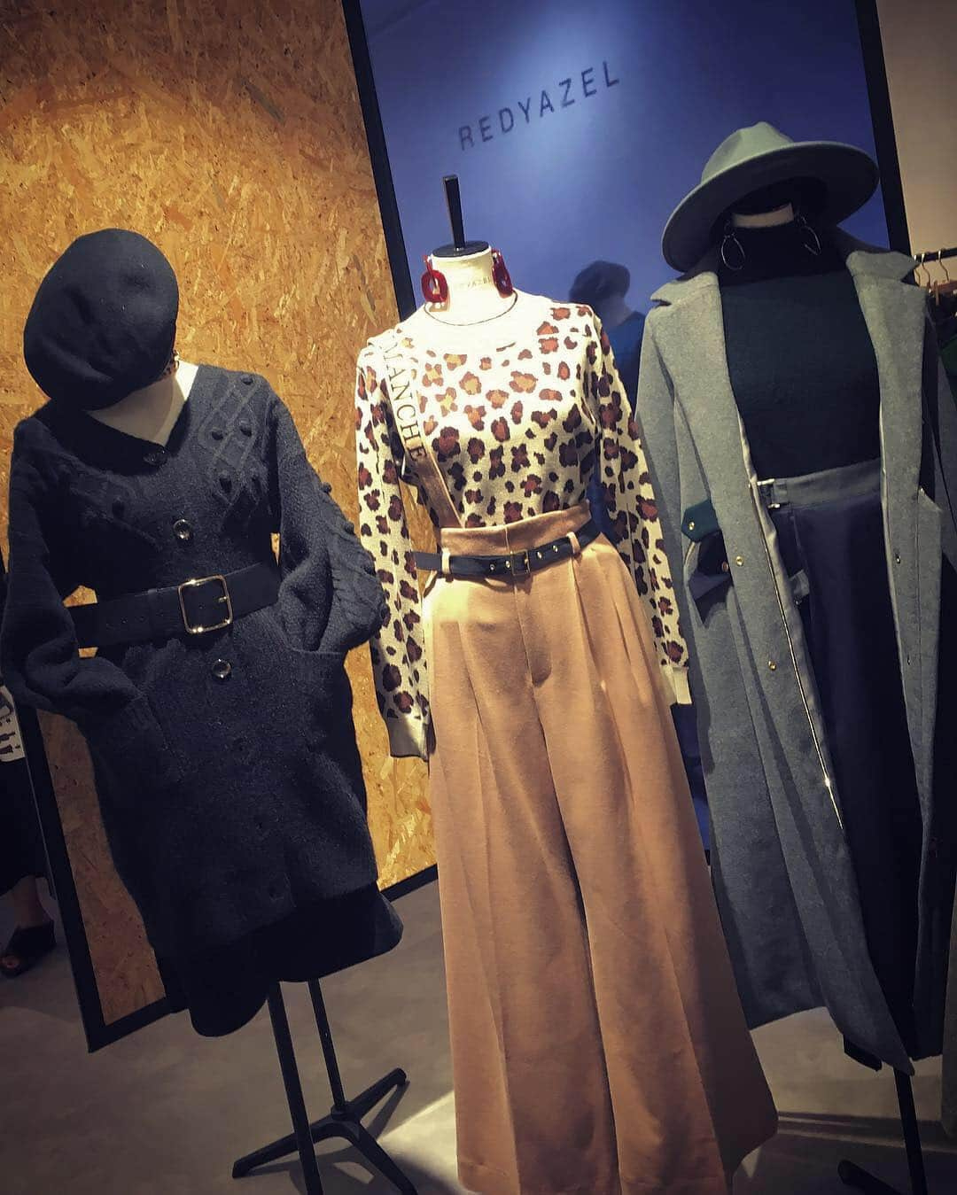 横山ルリカさんのインスタグラム写真 - (横山ルリカInstagram)「. #BURNEDESTROSE #2019WINTERCOLLECTION . #AndCouture #REDYAZEL #WILLSELECTION #Swingle . #展示会 #大好きなAndCouture #かわいい服でいっぱい👗 . #展示会のカフェでもらったレモネードもカップケーキもオシャレでした ❣️」9月6日 11時32分 - rurika_yokoyama_official