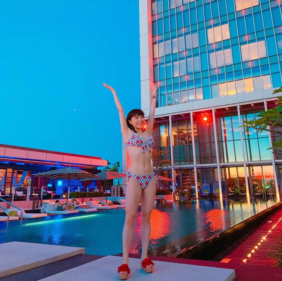 DJ MIYAさんのインスタグラム写真 - (DJ MIYAInstagram)「やっほ～☆彡台湾に行ってきました💓 今年4回目の台北💓でした(^o^) .  ホテルのプール💓  昼間と夜の雰囲気がそれぞれ楽しめて、ナイトプールでいい雰囲気だし、1人でも寛げてとても楽しめました💓 . .  今回の台北の旅は、2010年に信義エリアにopenしたラグジュアリーホテル 「W台北」に宿泊しました。 . . . 松山空港✈️からもタクシー🚕で15分くらいですし、ほんと近い💓 . .  31階建てで、デパートの「統一時代百貨」も同じビル内に入り、新光三越も近く素晴らしかったでーす💓 . . 「Ｗ台北」No.10, Zhongxiao East Road Sec, 5, Xinyi District, Taipei City, 110,  TAIWAN/  台北市信義区忠孝東路五段10号  #台北101　#台湾女子旅　#台北　#台湾ホテル　#台北旅行 #Wtaipei #W台北　#信義区　#統一時代百貨　#台湾旅行 #台湾好き　#アジア旅行　 #旅ブロガー　#海外旅行好き　#旅行記録　#今日のコーデ #旅インスタグラマー　#ファッショニスタ　#ファッションブロガー #今日のコーデ #ファッション好き  #インスタグラマー　#インフルエンサー #リゾートコーデ」9月6日 17時00分 - dj_miya
