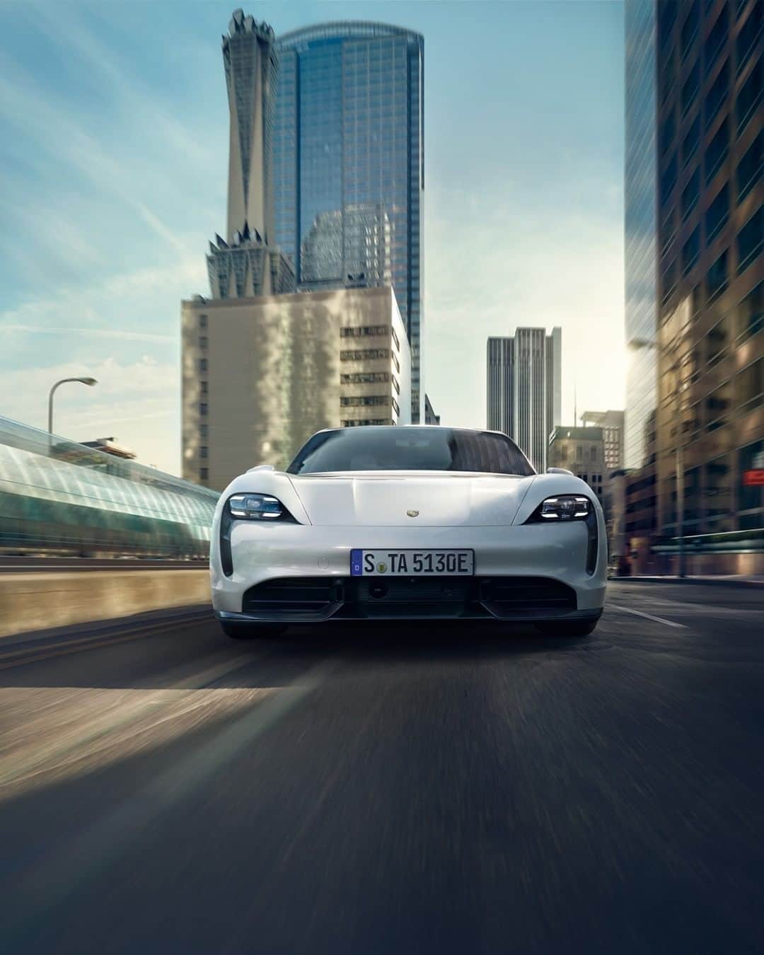 Porscheさんのインスタグラム写真 - (PorscheInstagram)「The all-electric Taycan’s drive technology is the gift that keeps on giving. Its performance repeatability means the Turbo S, with up to 761 hp overboost, can deliver 0-100 km/h in just 2.8 seconds.  #SoulElectrified #Taycan #TaycanTurboS #Porsche  _ Taycan Turbo S: Electricity consumption combined: 26,9 kwh/100 km; CO2 emissions combined: 0 g/km」9月6日 17時00分 - porsche