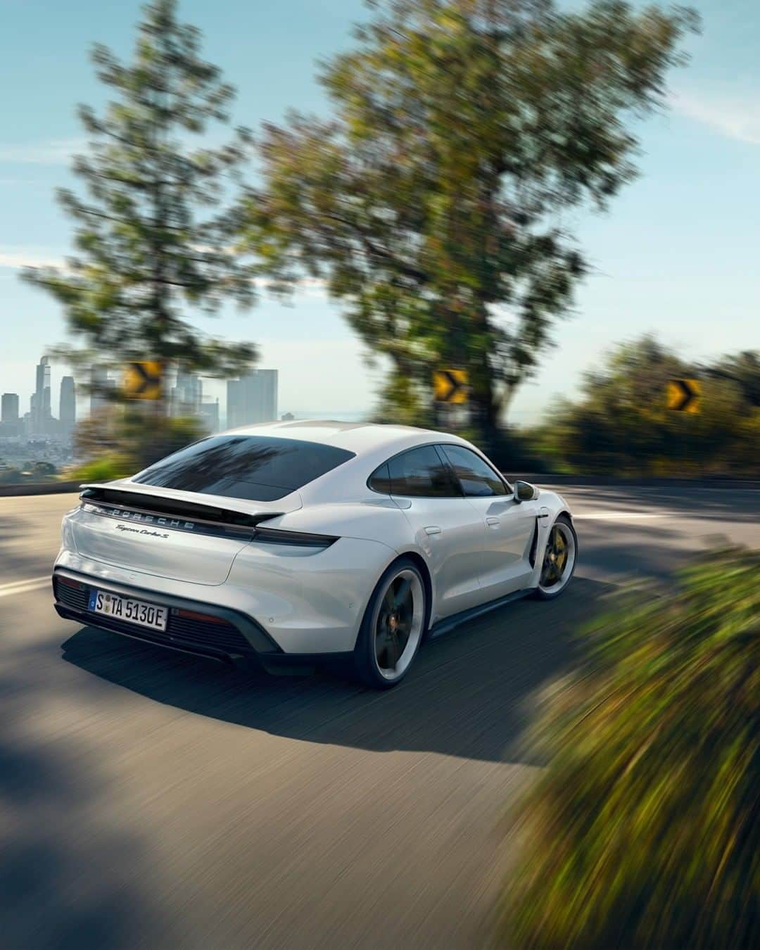 Porscheさんのインスタグラム写真 - (PorscheInstagram)「The all-electric Taycan’s drive technology is the gift that keeps on giving. Its performance repeatability means the Turbo S, with up to 761 hp overboost, can deliver 0-100 km/h in just 2.8 seconds.  #SoulElectrified #Taycan #TaycanTurboS #Porsche  _ Taycan Turbo S: Electricity consumption combined: 26,9 kwh/100 km; CO2 emissions combined: 0 g/km」9月6日 17時00分 - porsche