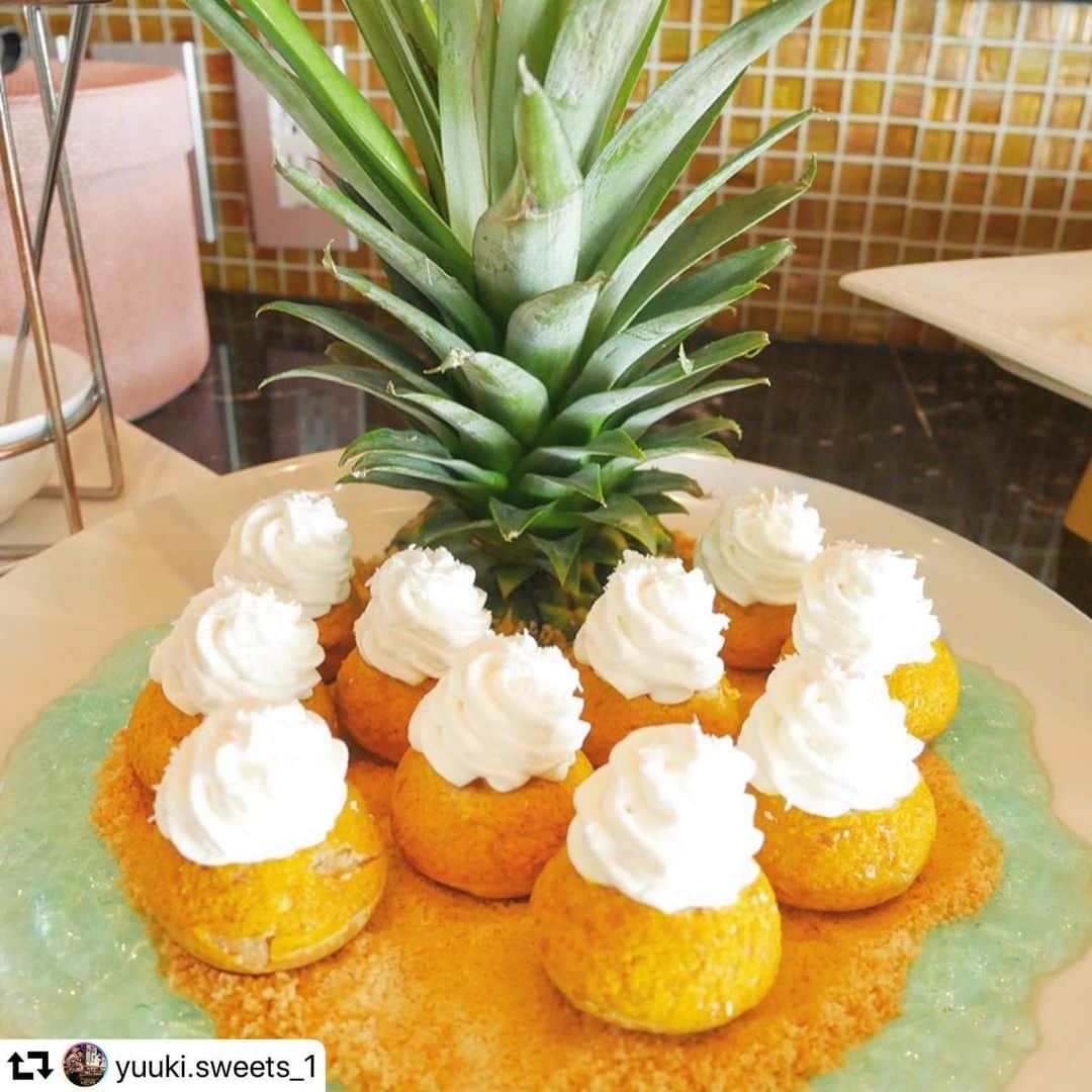 のインスタグラム：「#FridayFanFeature：いざ、熱帯へ！#タボラ36 の週末のスイーツブッフェで、甘いパイナップルのデザートを満喫しましょう。  @yuuki.sweets_1　さん、美味しそうなスイーツのショットをありがとうございます。 毎週金曜日に#洗練された時 と題してキャンペーンを開催します。スイスホテルが掲げる#洗練された時 のハッシュタグをつけて投稿してください！#スイーツビュッフェ」