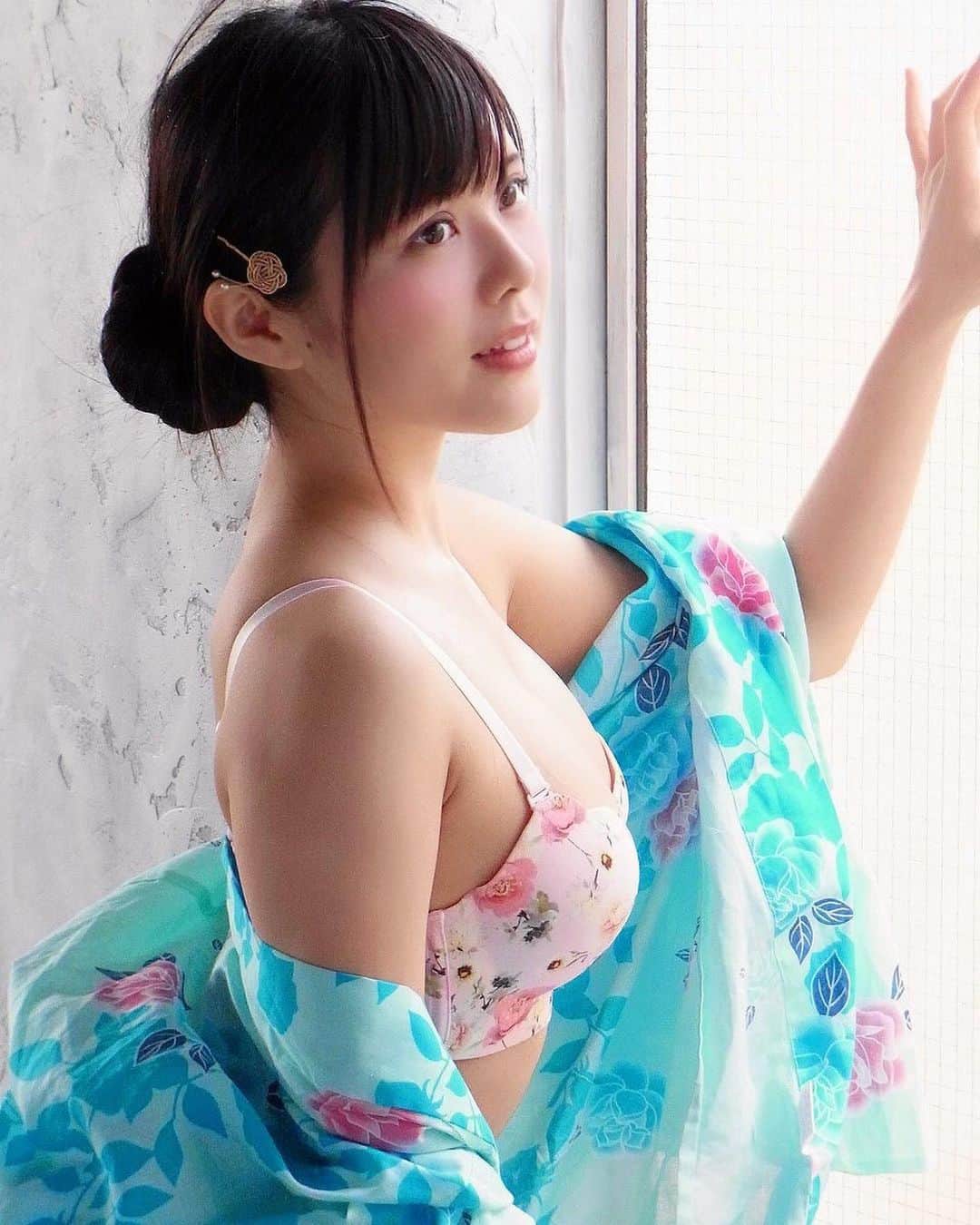 田中みかさんのインスタグラム写真 - (田中みかInstagram)「. . . . コンデジで撮ってもらったもの . . . . . . . . . . . . #yukata#yukatagirl #kimono#kimonogirl #kimonogirls #waso#wafuku#japanesegirl #japanesestyle #japanesefashion #着物#浴衣#着崩し#浴衣女子 #着物女子 #和装#和服#japanesegirl #japanesesexygirl #asianbeauty #asiangirls#グラドル#グラビア#グラビアアイドル#sexycostume #フリーモデル #被写体#被写体モデル」9月6日 11時40分 - mikamikatn