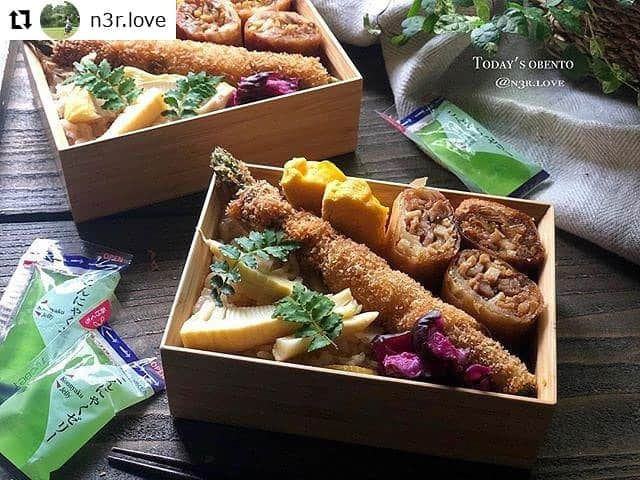 みまつ食品 餃子工房RON ひとくち餃子とキャベツサイダーさんのインスタグラム写真 - (みまつ食品 餃子工房RON ひとくち餃子とキャベツサイダーInstagram)「餃子工房RONのアンバサダーをしていただいている @n3r.love 様がご投稿してくださいました💌⁣ ⁣ 「キャベツこんにゃくゼリー」です😍⁣ ⁣ お弁当のデザートにご利用いただきました💖⁣ 甘すぎないさっぱりした味は食後のデザートにぴったり！⁣ 小さめの個包装なので場所も取りません👍⁣ ⁣ ⁣ @n3r.love 様、素敵なご投稿ありがとうございます😊⁣ ⁣ #Repost #リポスト #ありがとうございます #前橋餃子 #ロン餃子 #餃子工房RON #みまつ食品 #餃子 #私のおいしい写真 #餃子好き #お弁当のおかず #今日のおやつ #おやつタイム #餃子部 #餃子大好き #餃子にビール #3時のおやつ #おつまみ #おうちごはん #夕飯 #餃子屋 #デリスタグラム #料理好きと繋がりたい #今日のデザート #料理写真 #料理好き #キャベツこんにゃくゼリー #キャンベツ #私のお弁当 #デザート⁣ ⁣ ━･･━･･━･･━･･━･･━･･━⁣ #Repost @n3r.love⁣ ━･･━･･━･･━･･━･･━･･━⁣ ・⁣ おはようございます。⁣ ・⁣ 今朝も水筒忘れたれんくんを⁣ 追いかけ走ったよ⁣ ・⁣ 隣のクラスはインフルエンザで⁣ 学級閉鎖中…⁣ また増えてるみたいですね⁣ ・⁣ 今日は茶弁⁣ ・⁣ そんな時に丁度いい笑笑⁣ ・⁣ @mimatsu_gyouzakoubou_ron 様から頂いた⁣ 『キャベツこんにゃくゼリー』⁣ こちら、餃子を作る時に廃棄されてしまうキャベツの芯や外葉などが原料で、捨ててしまうのはもったいないということから、考えられ作られたそうです。⁣ 芯には栄養もあるので⁣ 捨ててしまうのはもったいないですもんね⁣ ・⁣ ほんのりキャベツの香りがして⁣ 食べにくいかな？と思ったけど⁣ 食べると甘くて美味しいです⁣ ・⁣ シェリーはずっと⁣ 欲しそうに見つめてました 笑⁣ ・⁣ たけのこご飯⁣ アスパラ肉巻きフライ⁣ 卵焼き⁣ 春巻き⁣ キャベツこんにゃくゼリー⁣ ・」9月6日 11時54分 - mimatsu_gyouzakoubou_ron