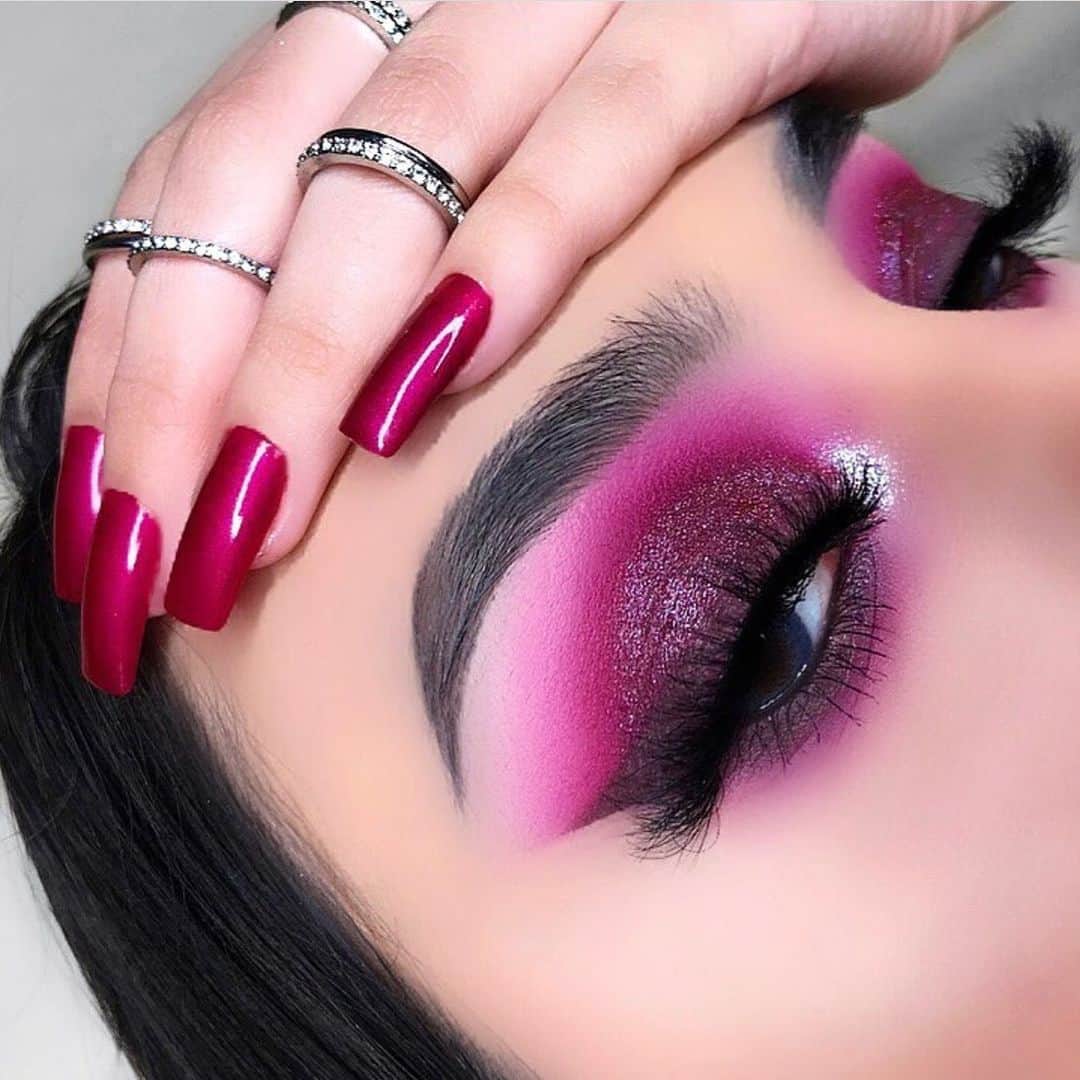 Jeffree Star Cosmeticsさんのインスタグラム写真 - (Jeffree Star CosmeticsInstagram)「Blend baby blend🤤@makeupbykay_19 created this stunning look using our #JAWBREAKER palette🍭💖 #jeffreestarcosmetics」9月6日 12時00分 - jeffreestarcosmetics
