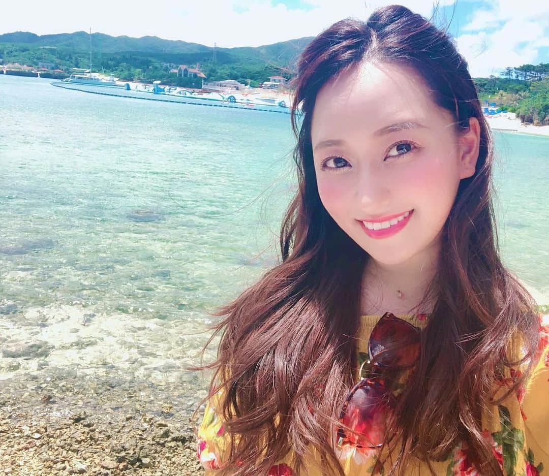 柴咲マナのインスタグラム：「. 旅行中3日間 お天気に恵まれました🌺🌈🏖✨ . . . #沖縄 #沖縄旅行 #旅行 #女子旅 #旅行コーデ #海  #リゾート #万座ビーチ #国内旅行 #ビーチ #セルフィー #ヘア #メイクアップ #夏 #笑顔 #okinawa #trip #travel #japantrip #girl #happy #japanesegirl #selfie #resort #summer #smile #sky #sea #blue #followme」