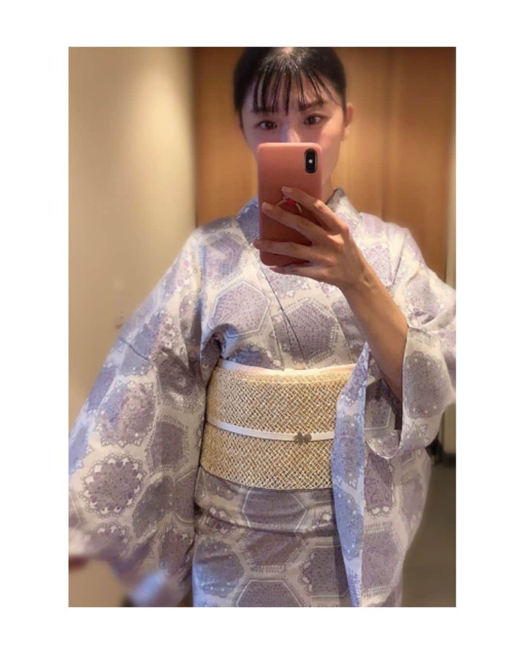 川村亜紀さんのインスタグラム写真 - (川村亜紀Instagram)「こちらは去年誂えた浴衣です。  #お着物 や #花街 #歌舞伎 など #日本の伝統 が長く守られ受け継がれますように。 #kimono #kimonocordinate #japanesekimono #japanesetradition #beautifultradition #lovekimono  #instakimono  #お着物 #お着物コーディネイト #日本の伝統 #守るべきもの #夏のお着物 #浴衣 #浴衣コーディネイト #帯とお着物 #帯締めと帯揚げ #お草履とバッグ #帯留め #組み合わせが楽しい  #亜紀の和装記録」9月6日 12時13分 - _aki1015_