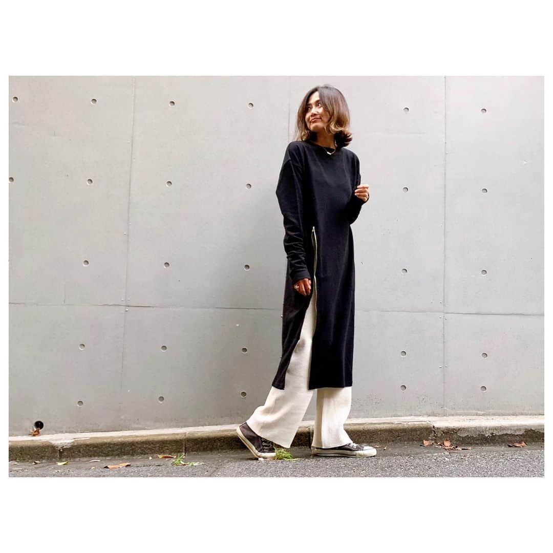 李ヒャンさんのインスタグラム写真 - (李ヒャンInstagram)「朝から体動かして気持ち良い👍 なんだか今日は残暑な日ですが、そろそろ夏服から秋服にシフトですな。 ワッフルパンツ着まわし。 Tシャツに合わせても良し。 本日入荷のファスナーワンピに合わせても良し。 ファスナーワンピは1枚でもパンツやスカートに合わせても良し。 合わせるアイテムによってファスナーの開き具合調整すると色んな雰囲気で着まわせます✌️ #fashion #style #ootd #outfits #herfee」9月6日 12時27分 - 73hyang
