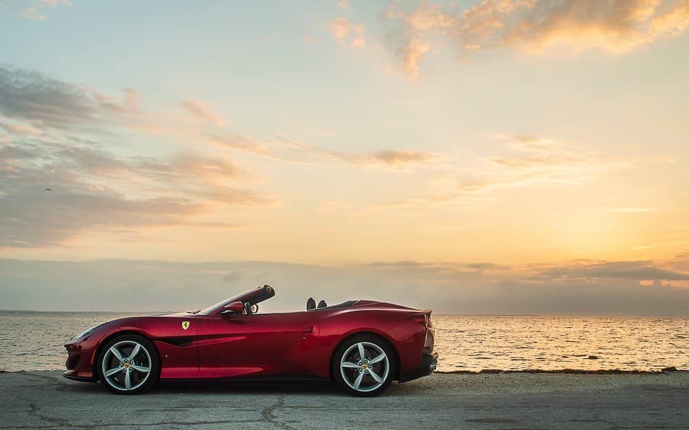Ferrari USAさんのインスタグラム写真 - (Ferrari USAInstagram)「Drop-top appeal heightened by incredible sunsets.  #FerrariPortofino #Ferrari #DropTop」9月6日 12時29分 - ferrariusa