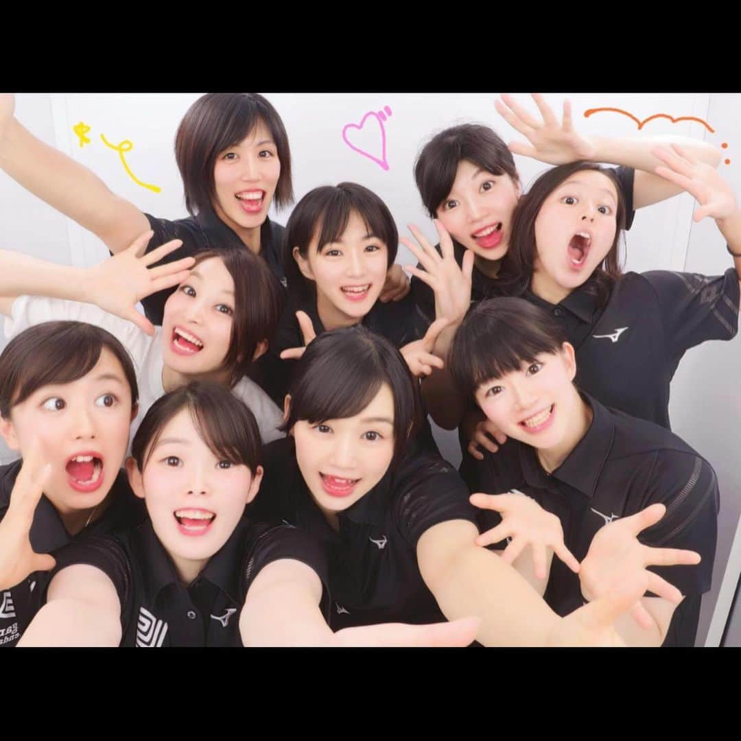 のインスタグラム：「. . . ノリでプリクラ🤣 . eggポーズが似合う アラサー2人組😏笑 . 今度はリガーレ全員で撮りたい😍 キツイこともツライこともたくさんあるけど 楽しいこともたくさん共有したい👠 . #プリクラ #プリントクラブ #リガーレ仙台 #佐藤あり紗」