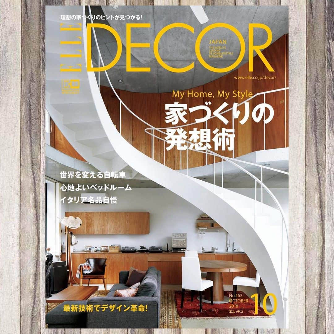 のインスタグラム：「The new issue of ELLE DECOR JAPAN “My Home, My Style” is on sale now! ・ 『エル・デコ』最新号は#家づくりの発想術 🏠 住まいづくりの出発点となった思いにフォーカスをあてながら、個性豊かな住宅の数々をご紹介します。 ・ ほかにも「普遍的な美しさが潜むイタリアデザイン」「最新テックはデザインをどう変える？」「自転車は今、こんなにもクールだ！」など充実の内容。ぜひお見逃しなく。 ・ ・ ・ #elledecor #エルデコ #elledecorjaoan #インテリア #デザイン #暮らし #家づくり #住まい #インテリア好き #注文住宅 #住宅デザイン #建築 #建築好き #design #architecture #designlover #homedecor」