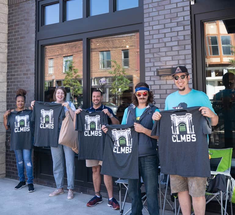 SHAKE SHACKさんのインスタグラム写真 - (SHAKE SHACKInstagram)「The number of ShackBurgers in the Arch City just doubled. 🙌 Our newest Columbus Shack is officially open at the @graduatecolumbus in the @shortnorthartsdistrict (740 N. High Street). In celebration of the neighborhood’s creativity, scope some of the best murals in the area to snap a killer burger ‘gram with via our Story! 🍔📸 #shakeshack」9月6日 12時50分 - shakeshack