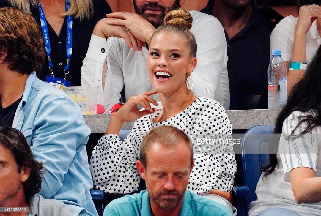 ニーナ・アグダルのインスタグラム：「skips fashion week to watch tennis 🤷‍♀️.. Who’s excited for tomorrow’s matches?! Vamosssss!」