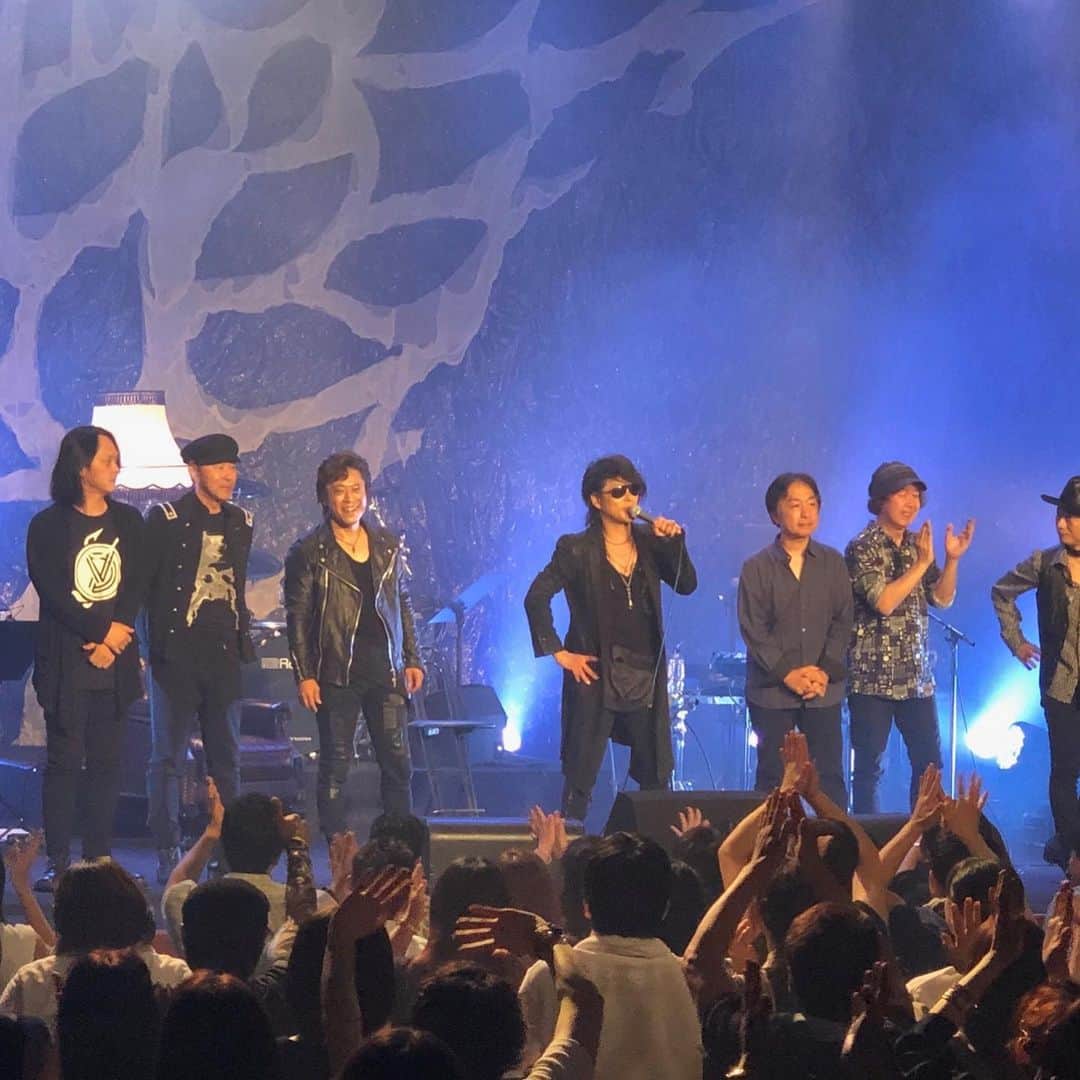 のインスタグラム：「昨日は広島にてT-BOLANサポート 緊張しましたがとても楽しかったです^_^ ありがとうございました^_^  そしてスパークリング日本酒なるものを飲んでみました。 あっという間に酔いました。  最近飲んでませんからねー（笑）」
