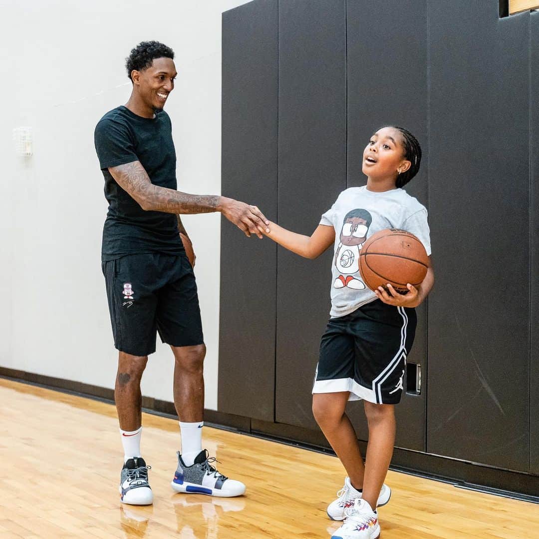 ルイス・ウィリアムスのインスタグラム：「I’m not a role model to y’all kids, but to mine...different story」